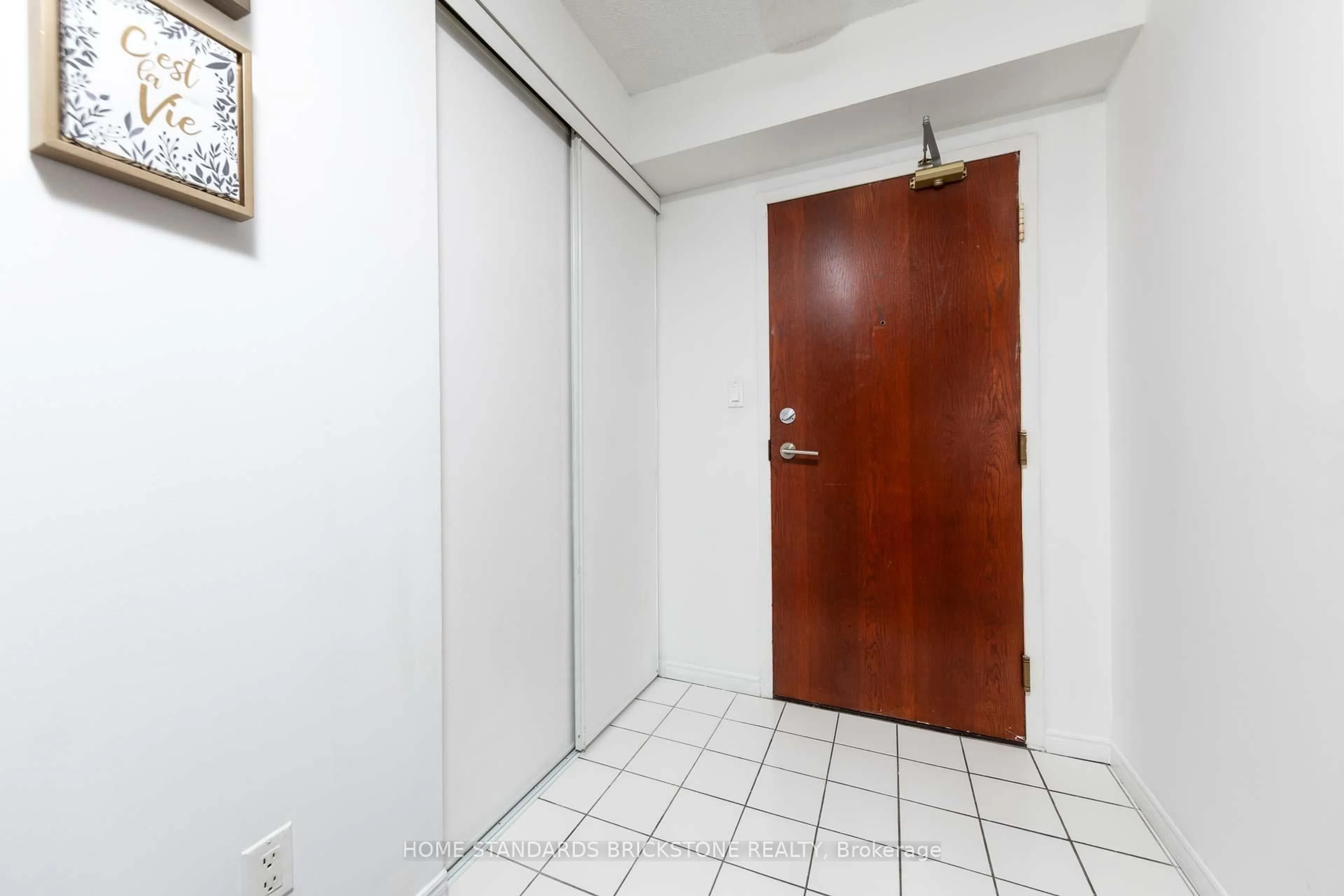 Indoor foyer for 35 Empress Ave #909, Toronto Ontario M2N 6T3