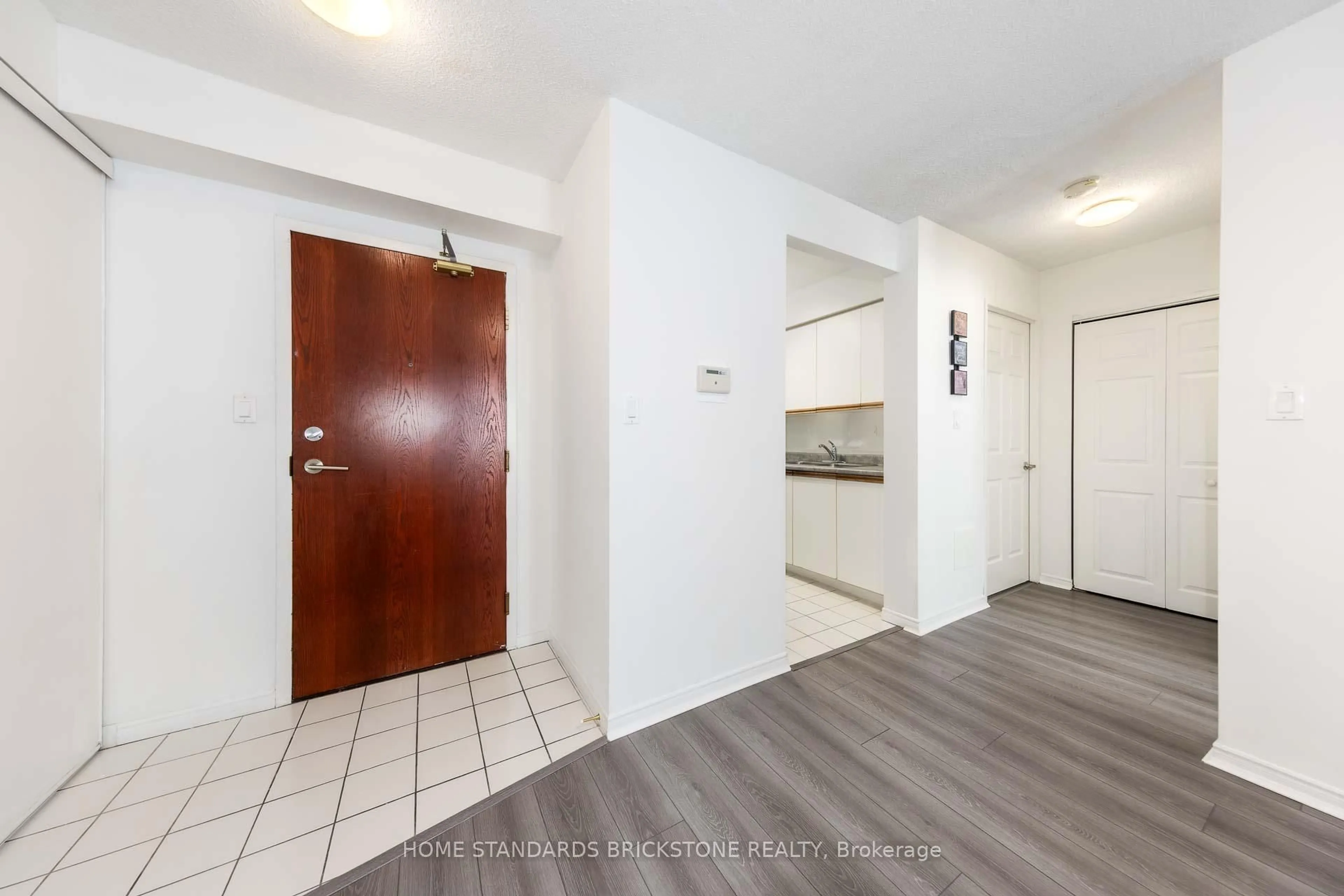 Indoor entryway for 35 Empress Ave #909, Toronto Ontario M2N 6T3