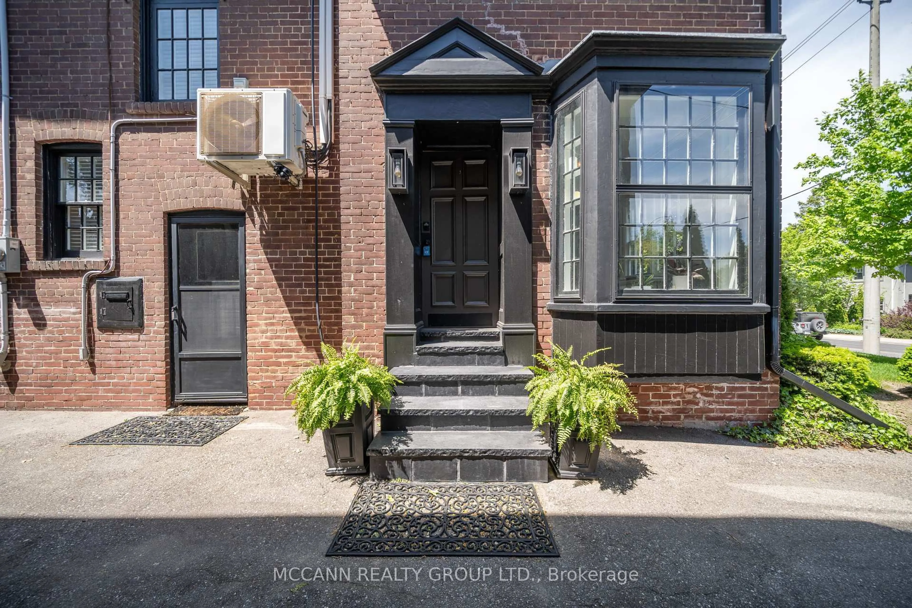 Unknown for 1396 Mount Pleasant Rd, Toronto Ontario M4N 2T8