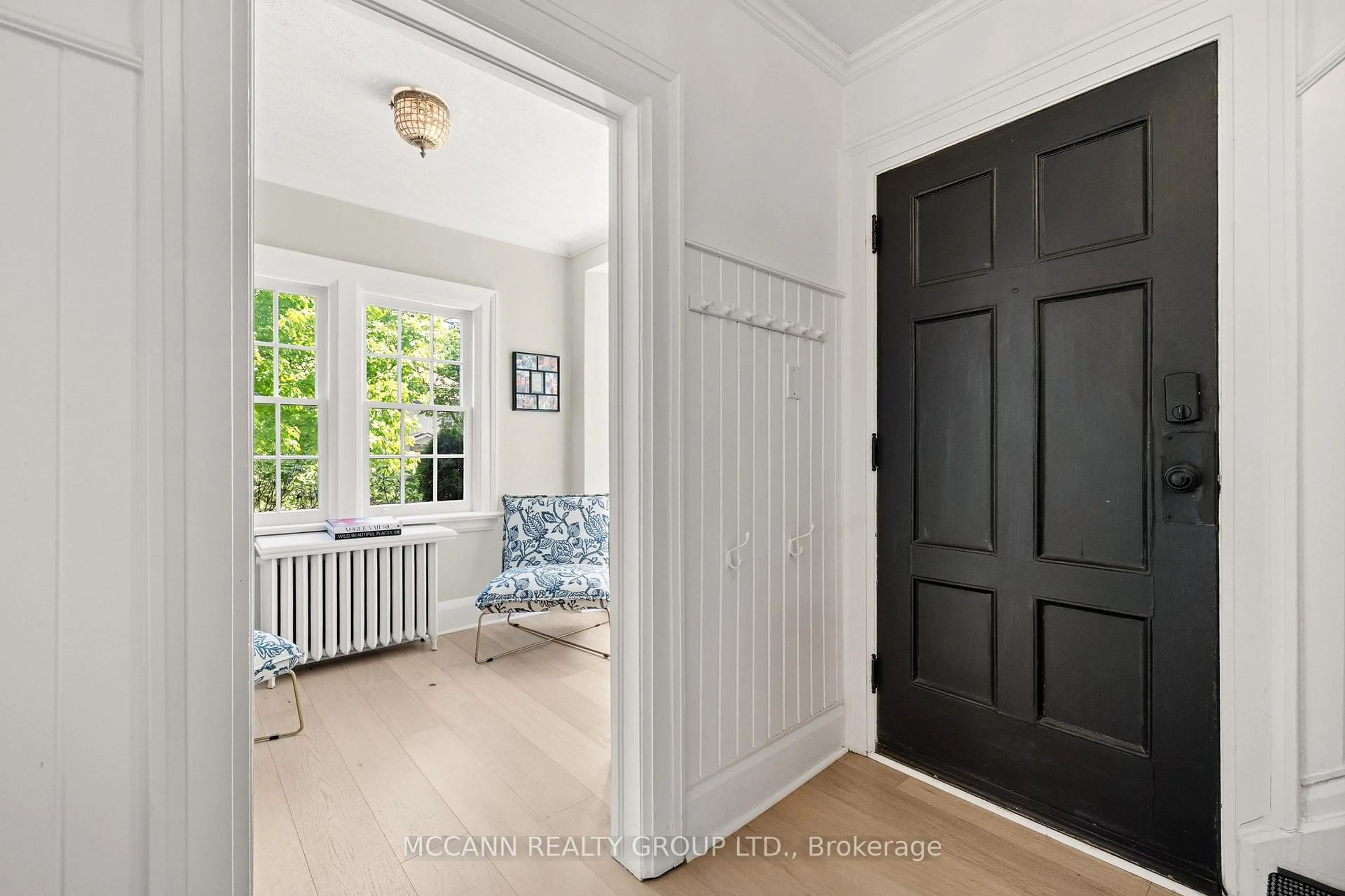 Indoor entryway for 1396 Mount Pleasant Rd, Toronto Ontario M4N 2T8