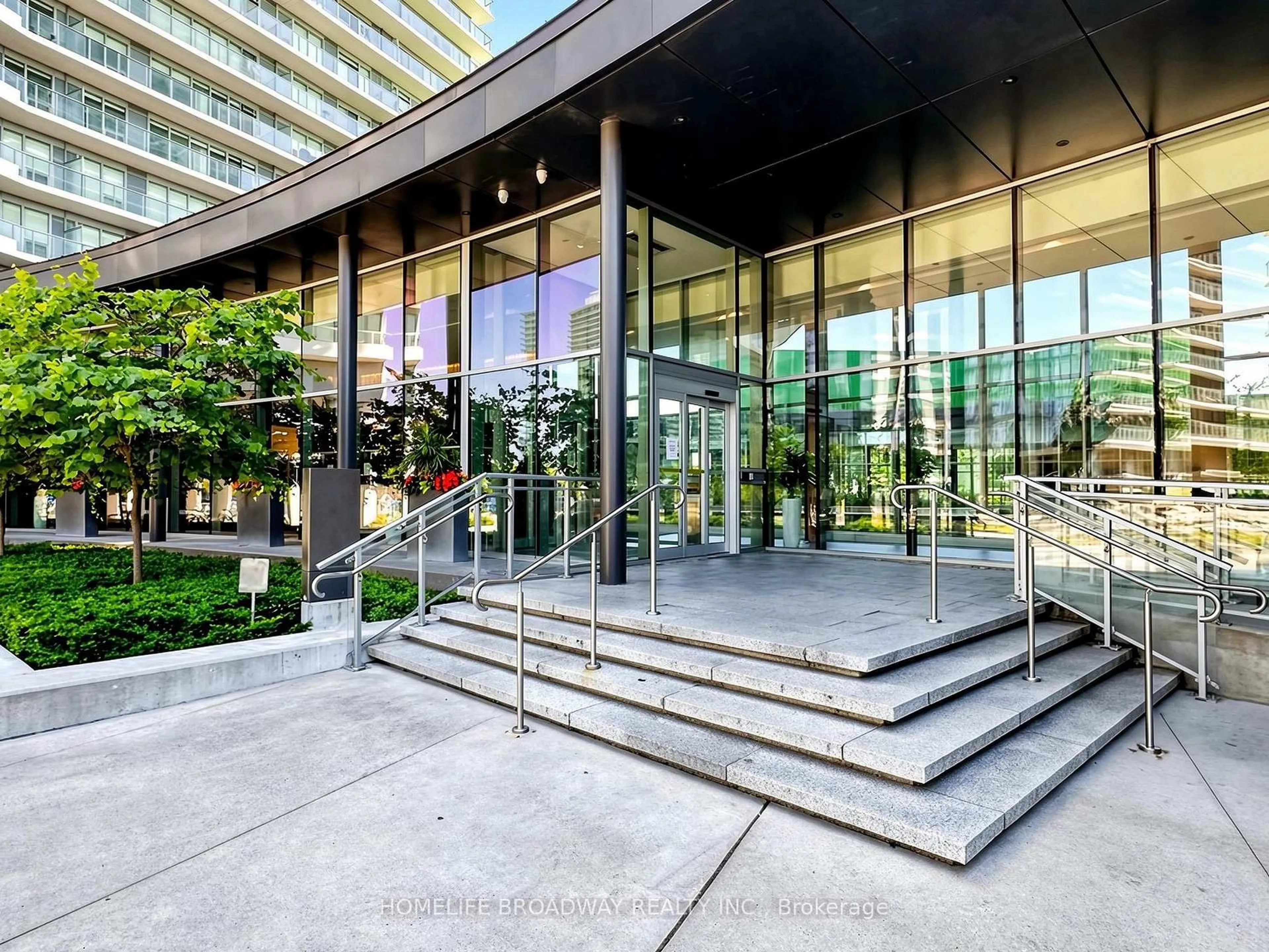 Indoor foyer for 117 Mcmahon Dr #1702, Toronto Ontario M2K 0E4