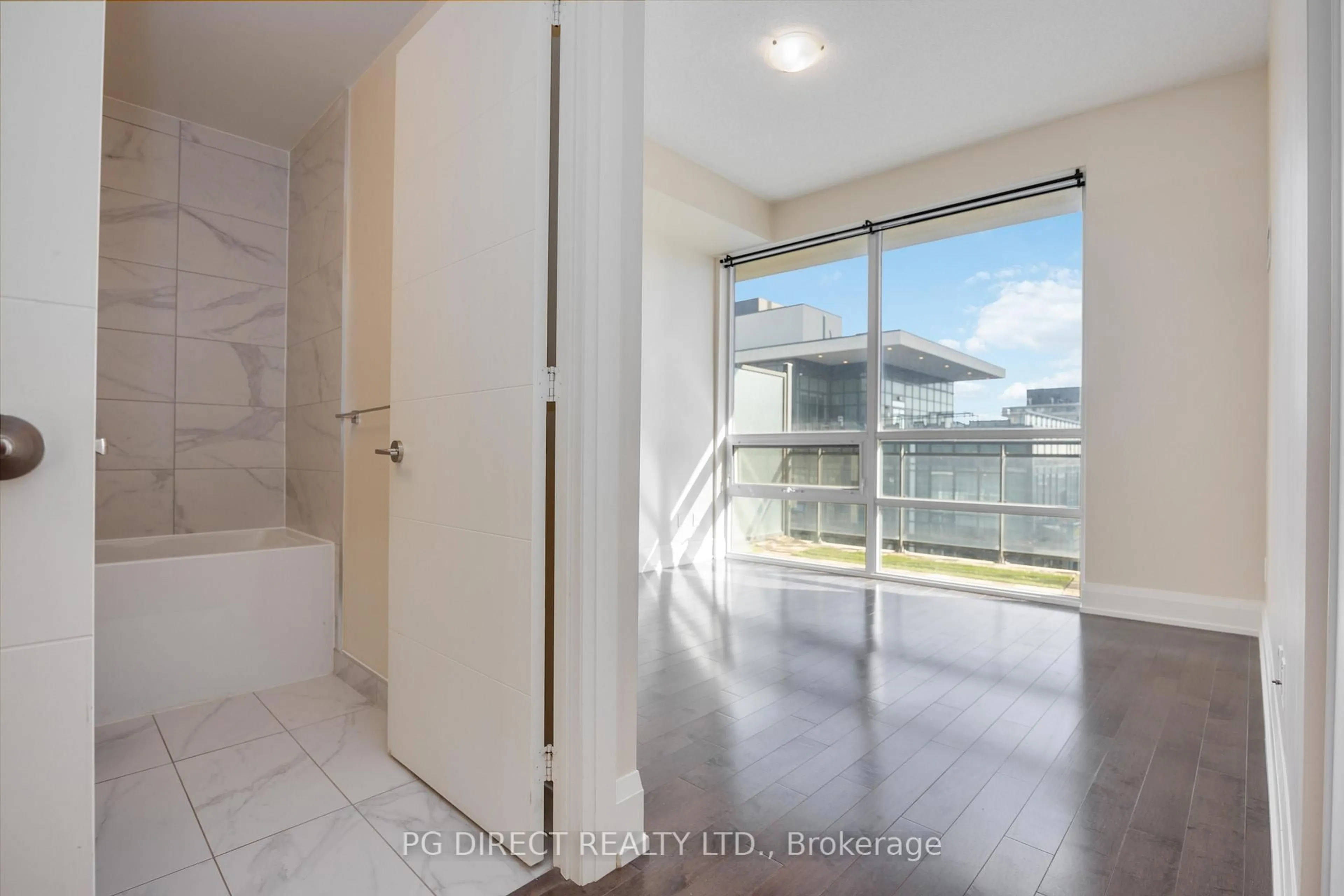 Unknown for 460 Adelaide St #PH108, Toronto Ontario M5A 0E7