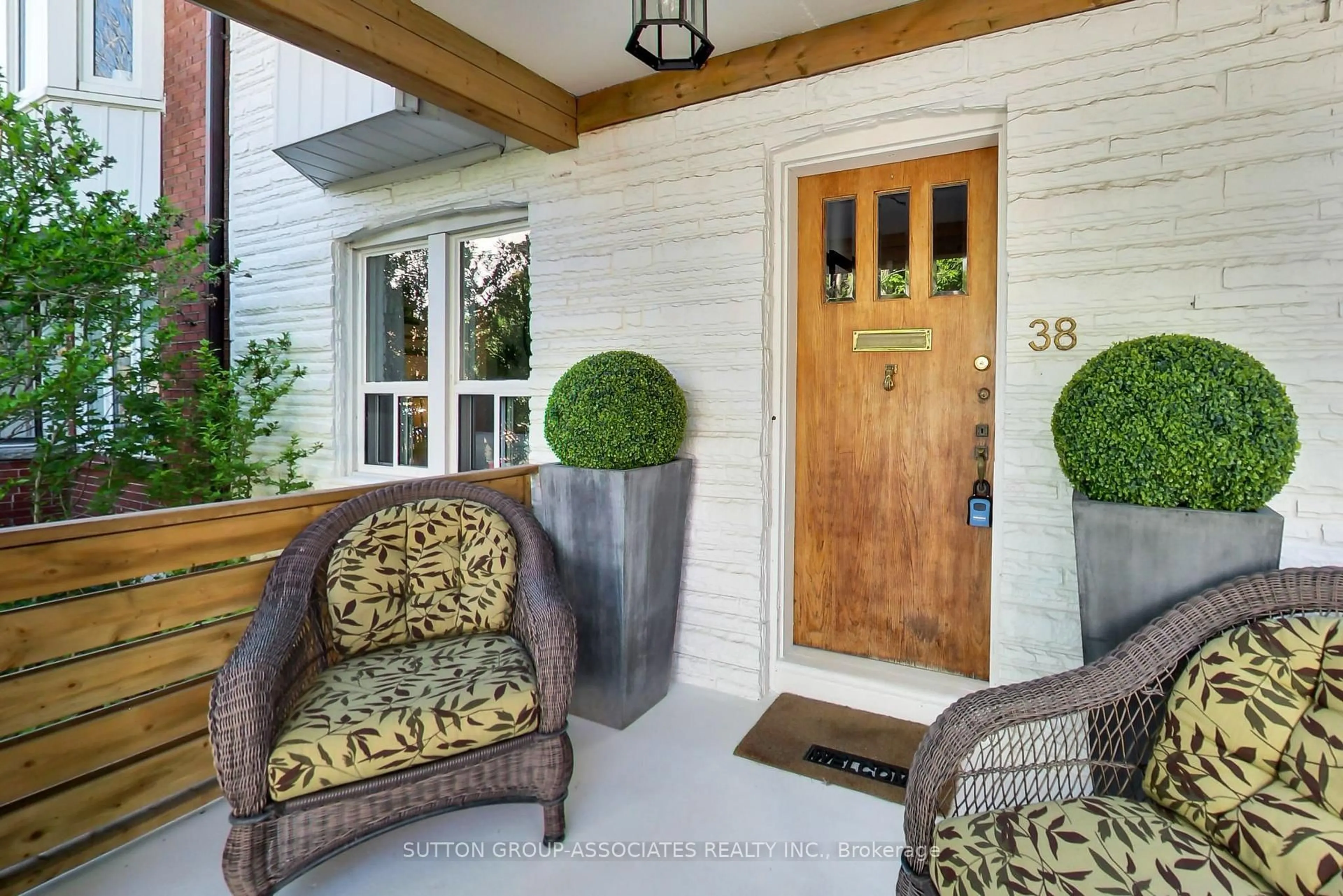 Indoor entryway for 38 Winona Dr, Toronto Ontario M6G 3S6