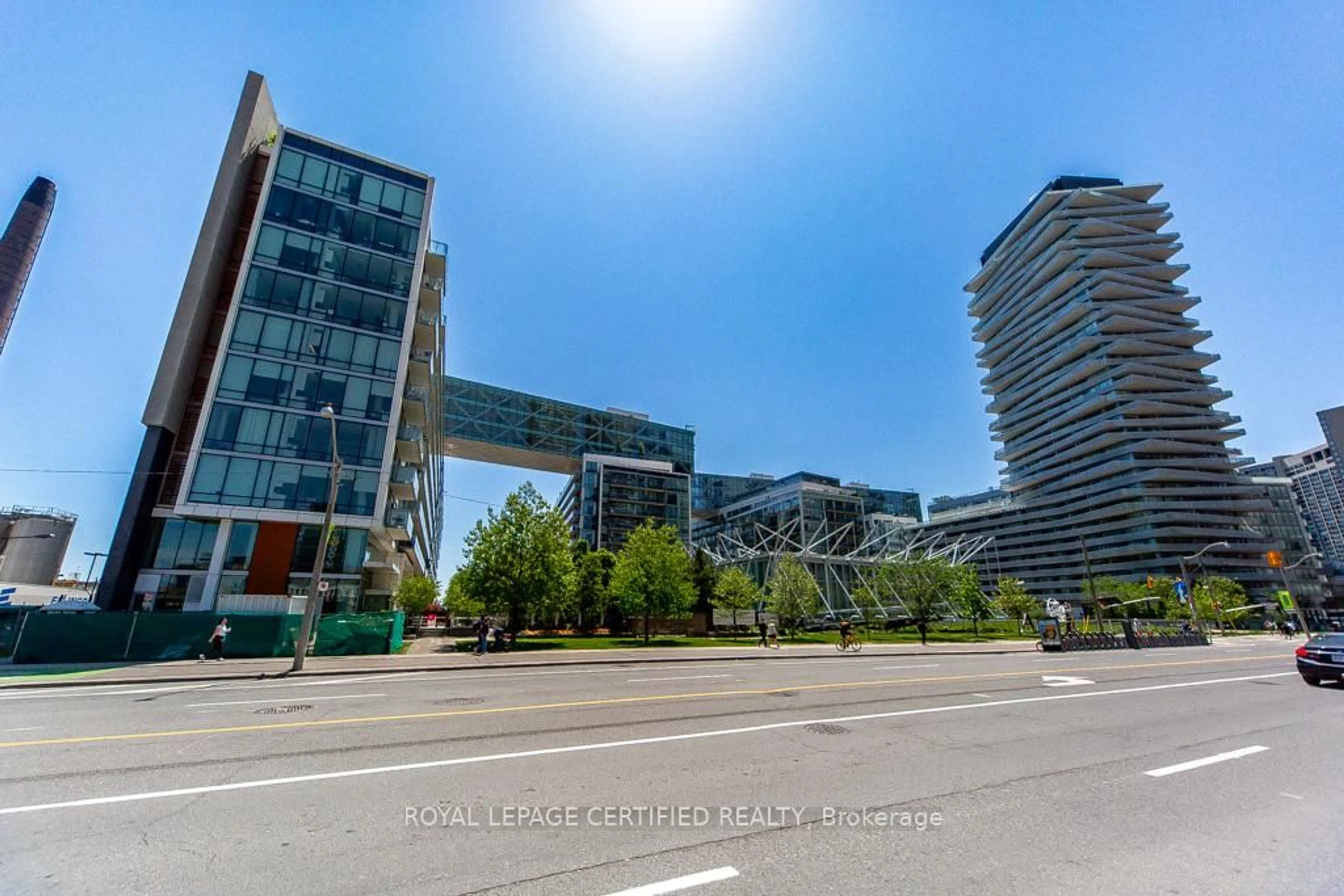 Blurry image for 29 Queens Quay St #928, Toronto Ontario M5E 0A5