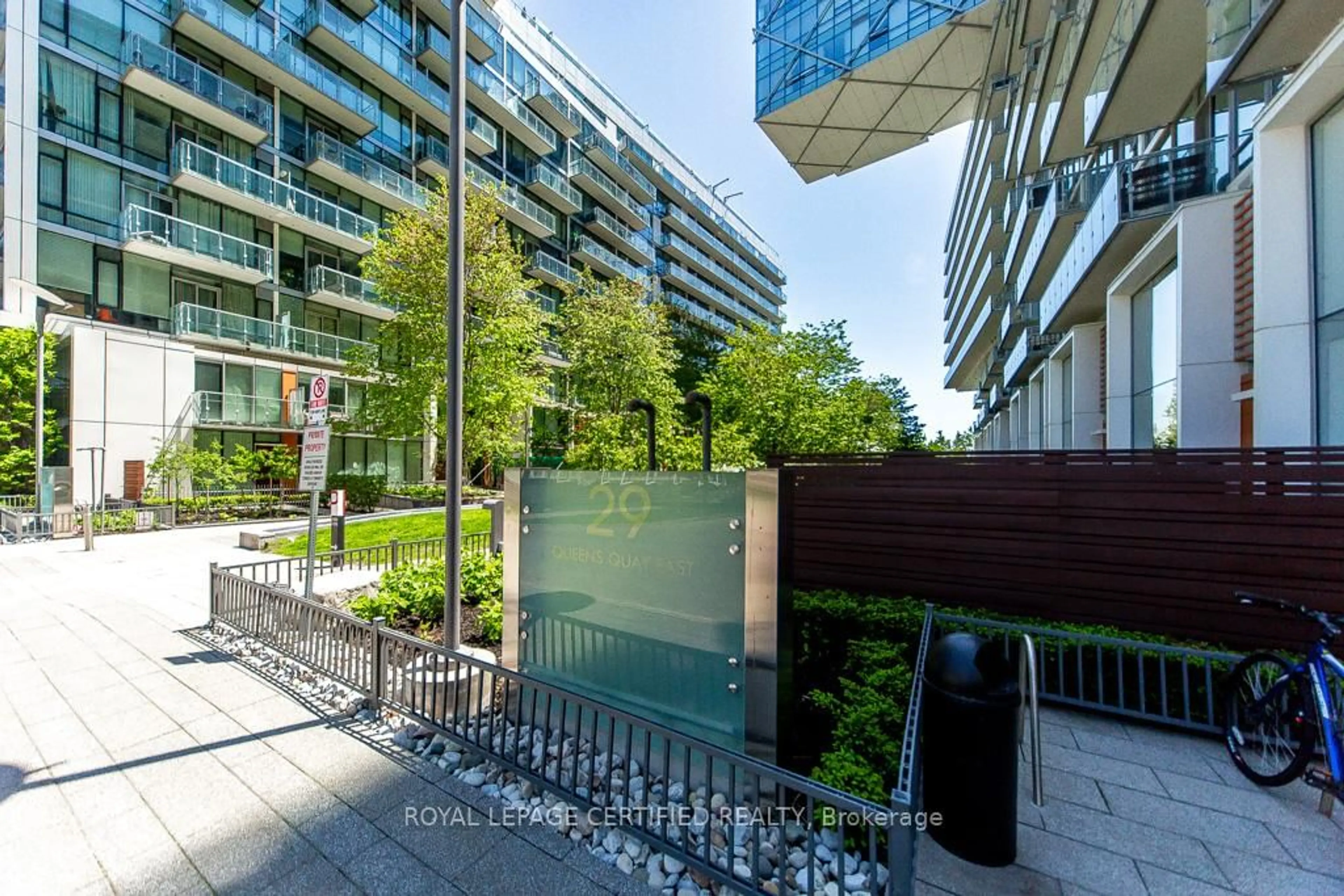 Patio, unknown for 29 Queens Quay St #928, Toronto Ontario M5E 0A5