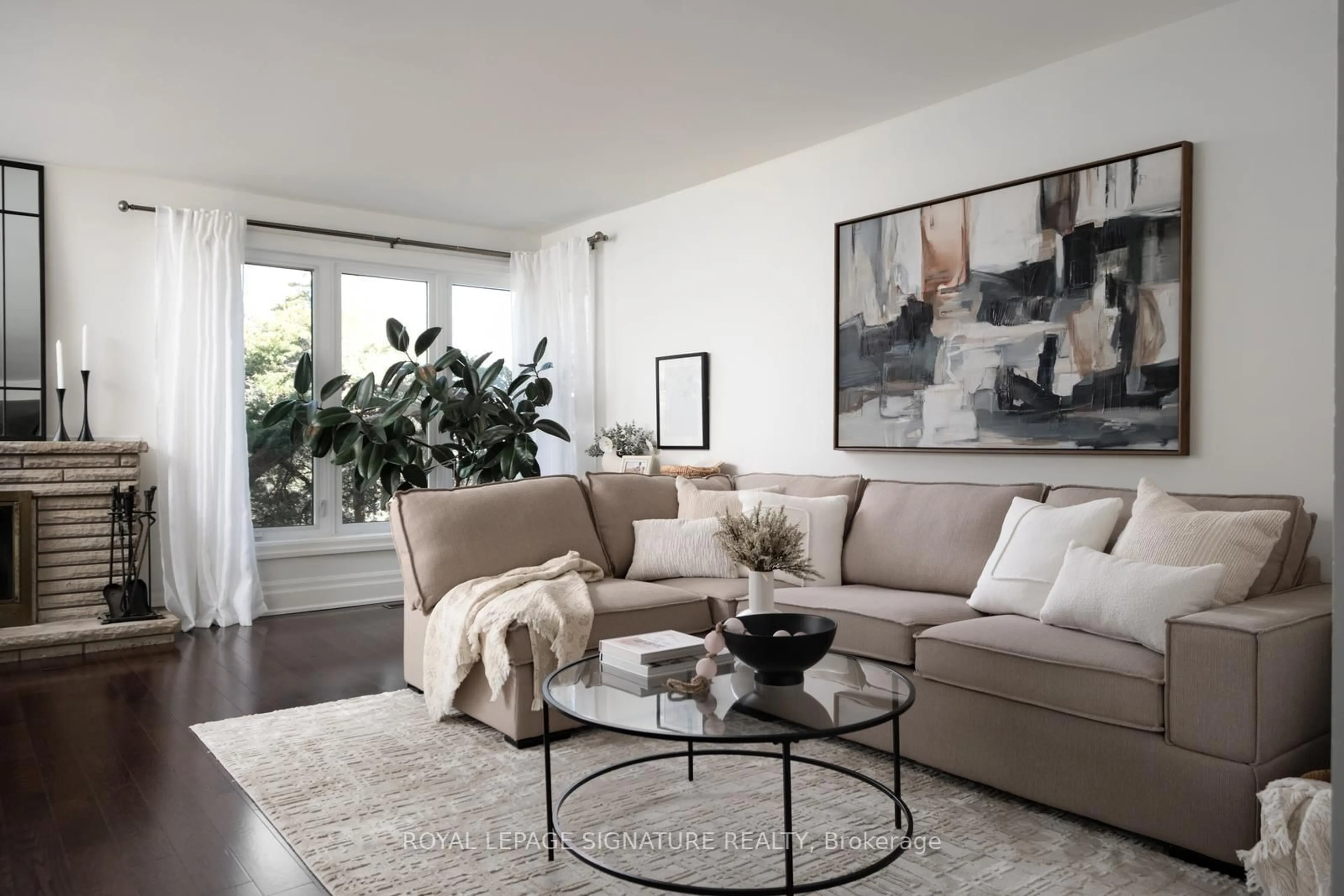 Living room with furniture, unknown for 139 Holcolm Rd, Toronto Ontario M2N 2E1
