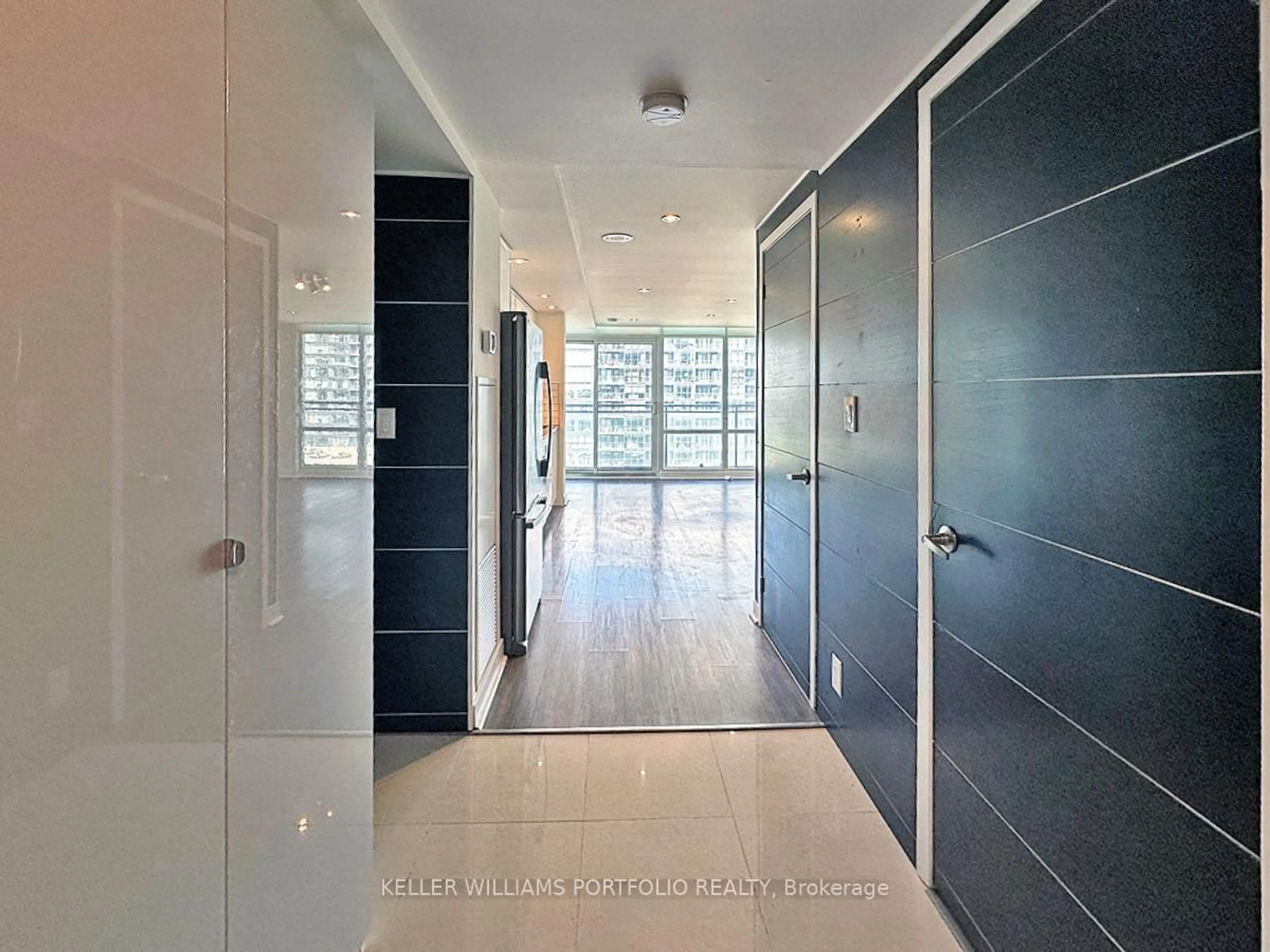 Indoor foyer for 4K Spadina Ave #1618, Toronto Ontario M5V 3Y9