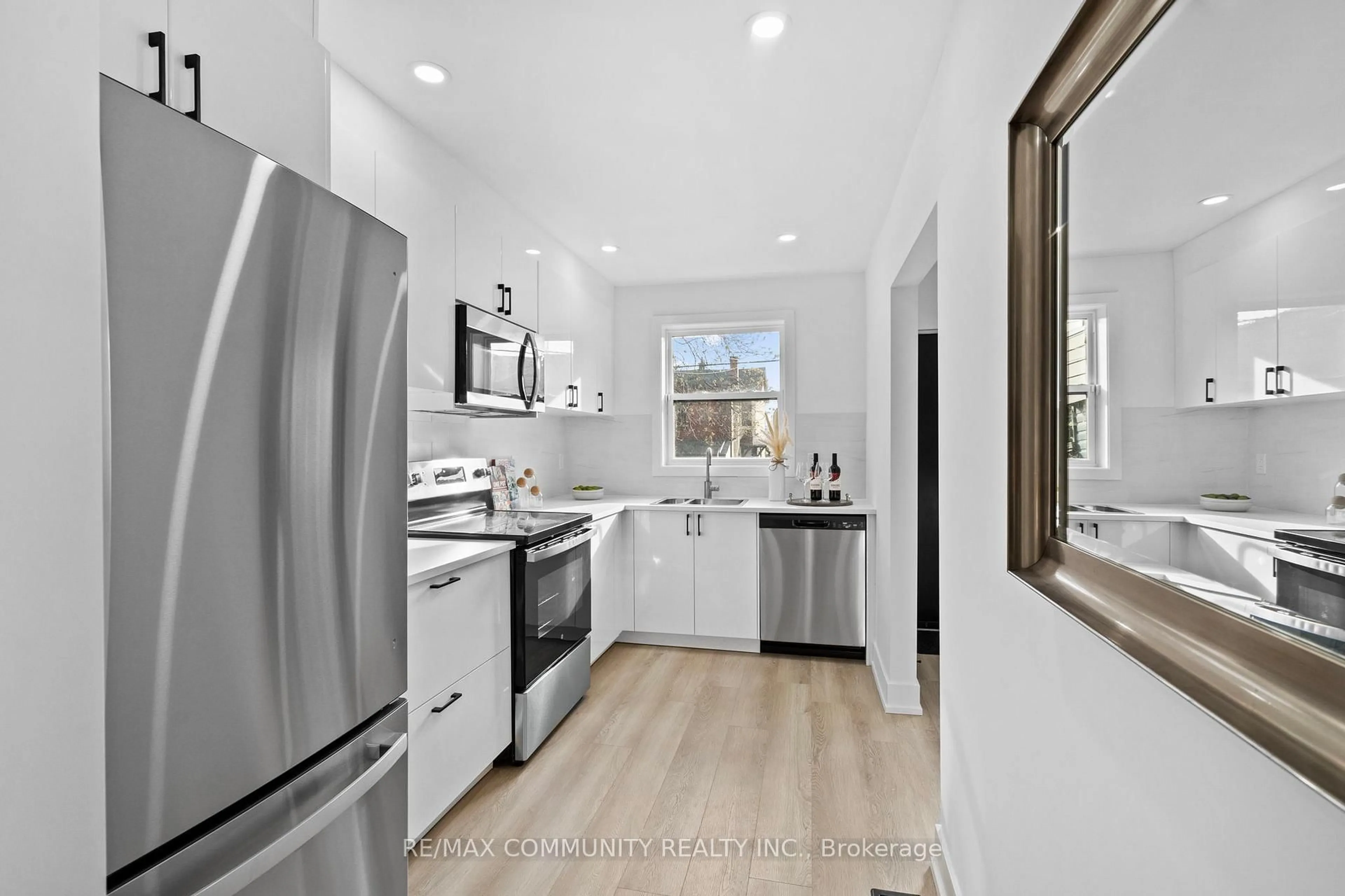 Open concept kitchen, ceramic/tile floor for 340 Albany Ave, Toronto Ontario M5R 3C9