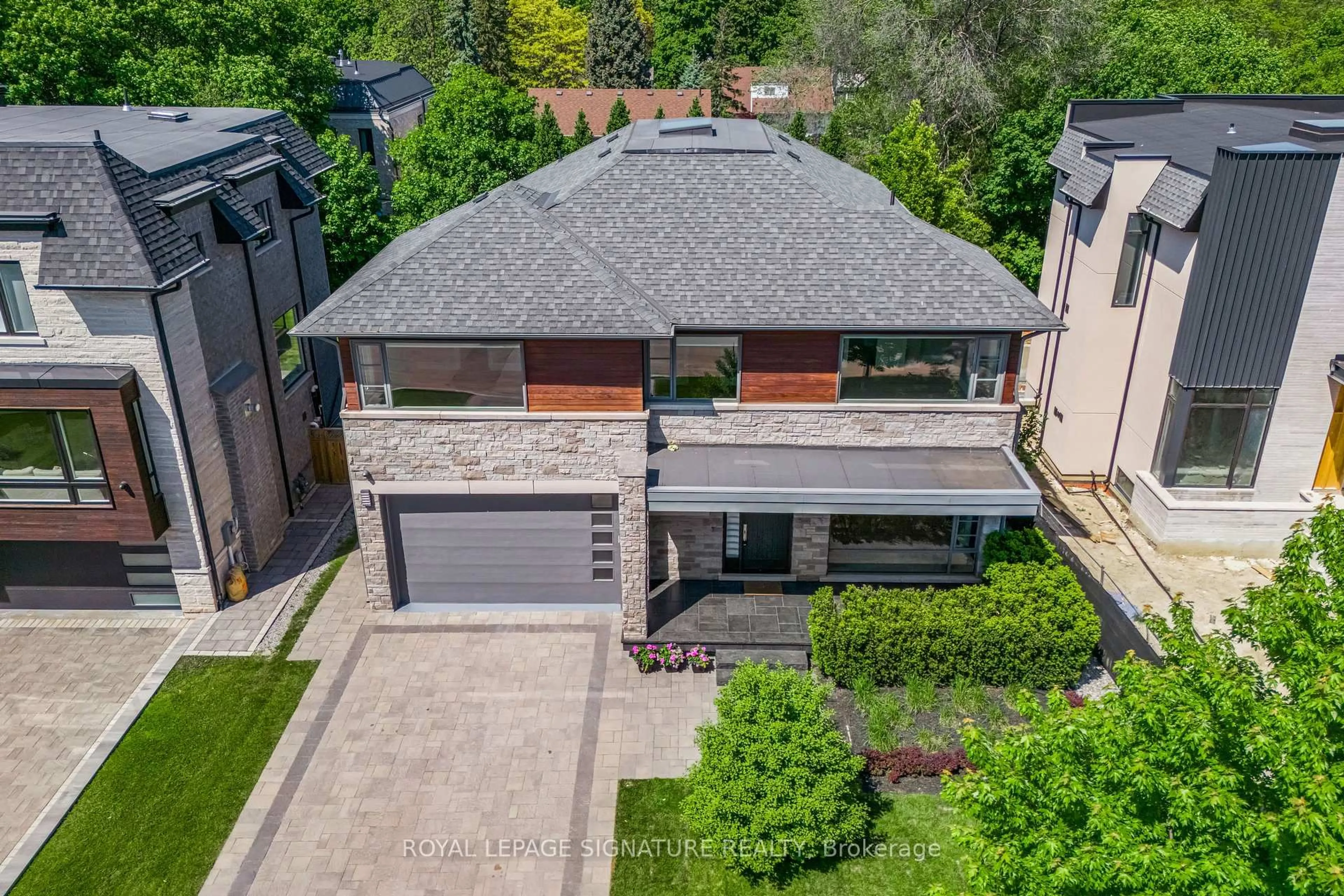 A pic from outside/outdoor area/front of a property/back of a property/a pic from drone, street for 9 Fordham Pl, Toronto Ontario M3B 1K1