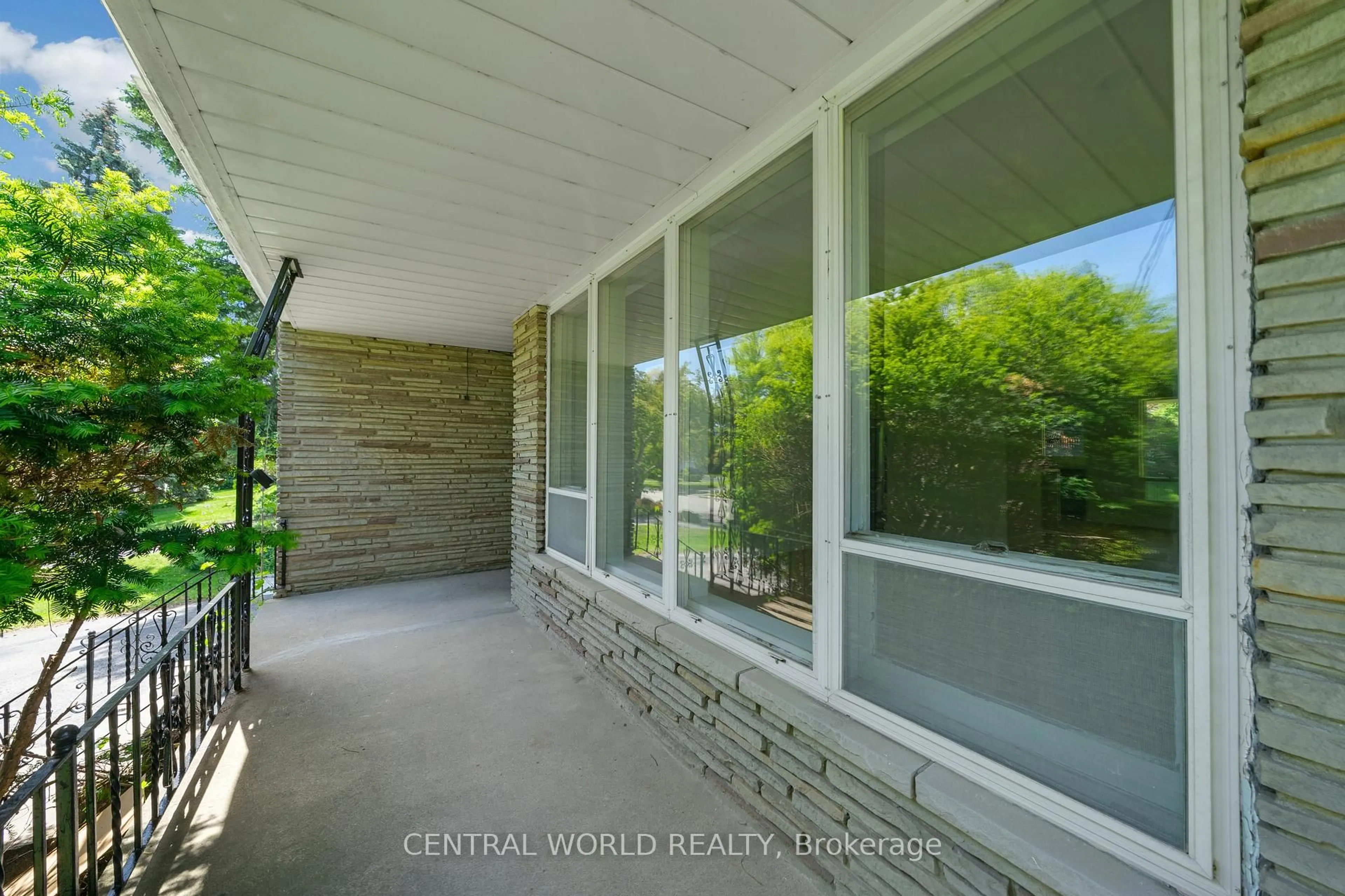 Patio, street for 38 Denrock Dr, Toronto Ontario M2K 1R2