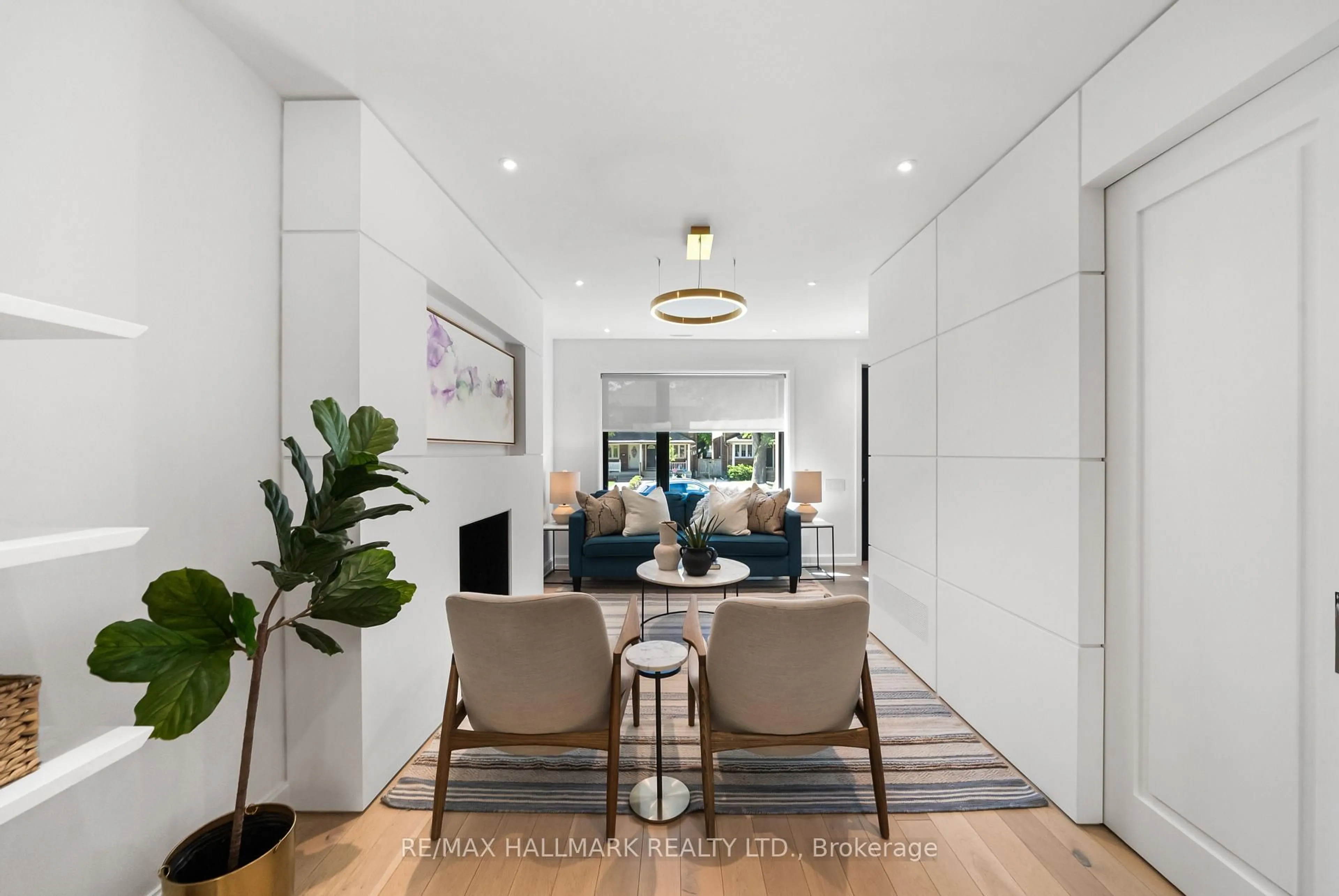 Indoor foyer for 218 Woburn Ave, Toronto Ontario M5M 1K9