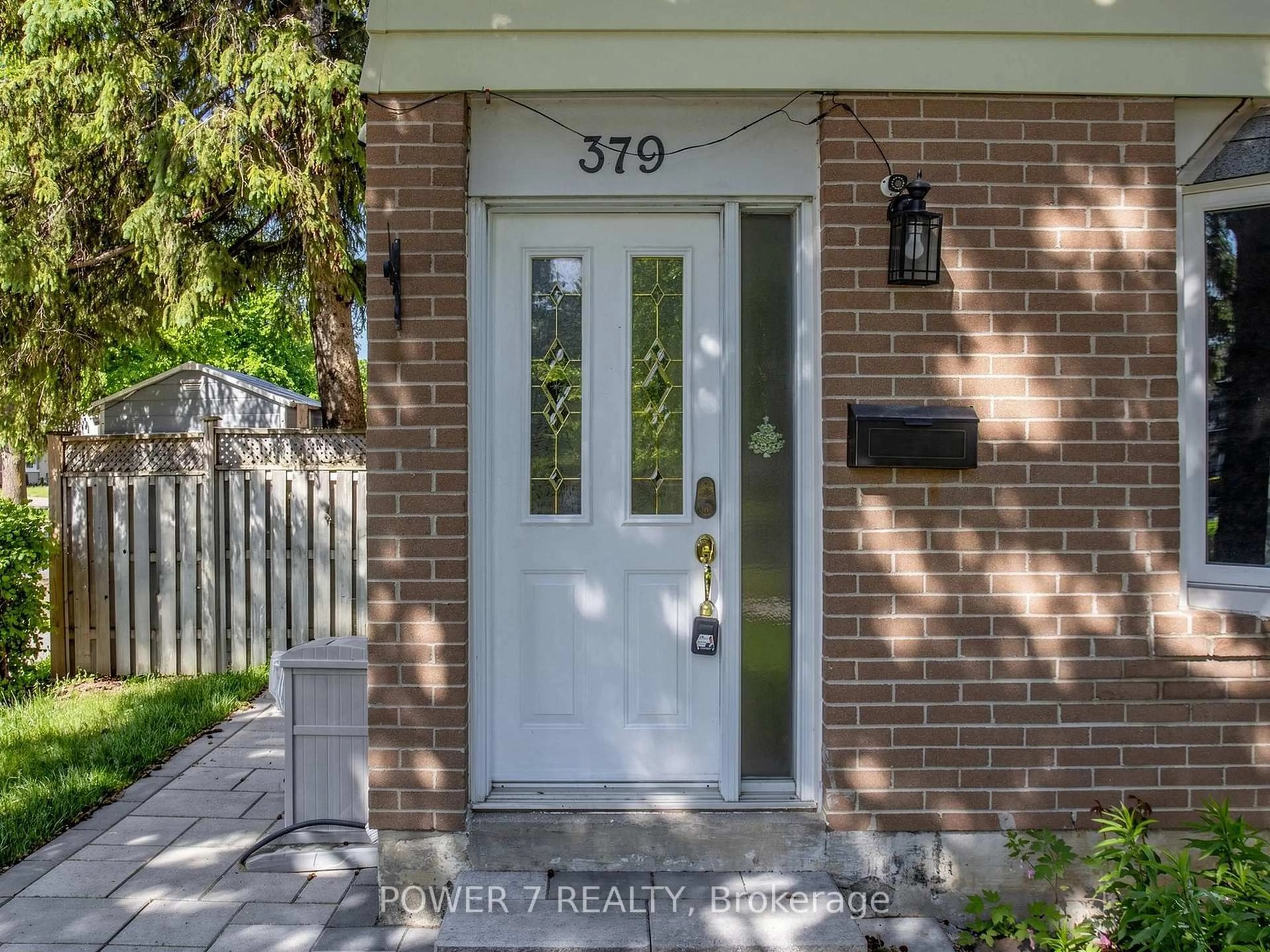 Indoor entryway for 379 Hollyberry Tr, Toronto Ontario M2H 2P5