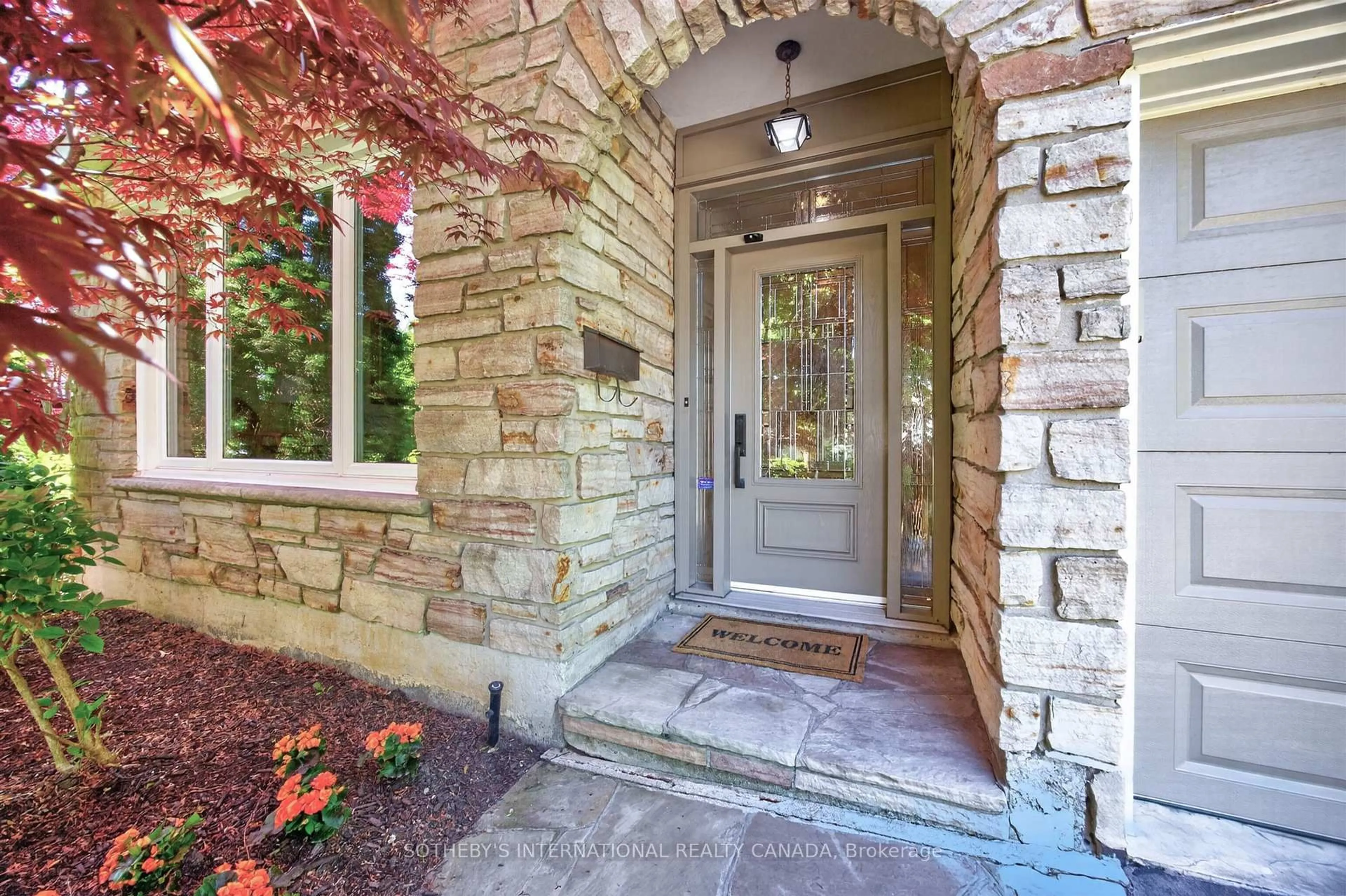 Indoor entryway for 25 Gossamer Ave, Toronto Ontario M2M 2X3