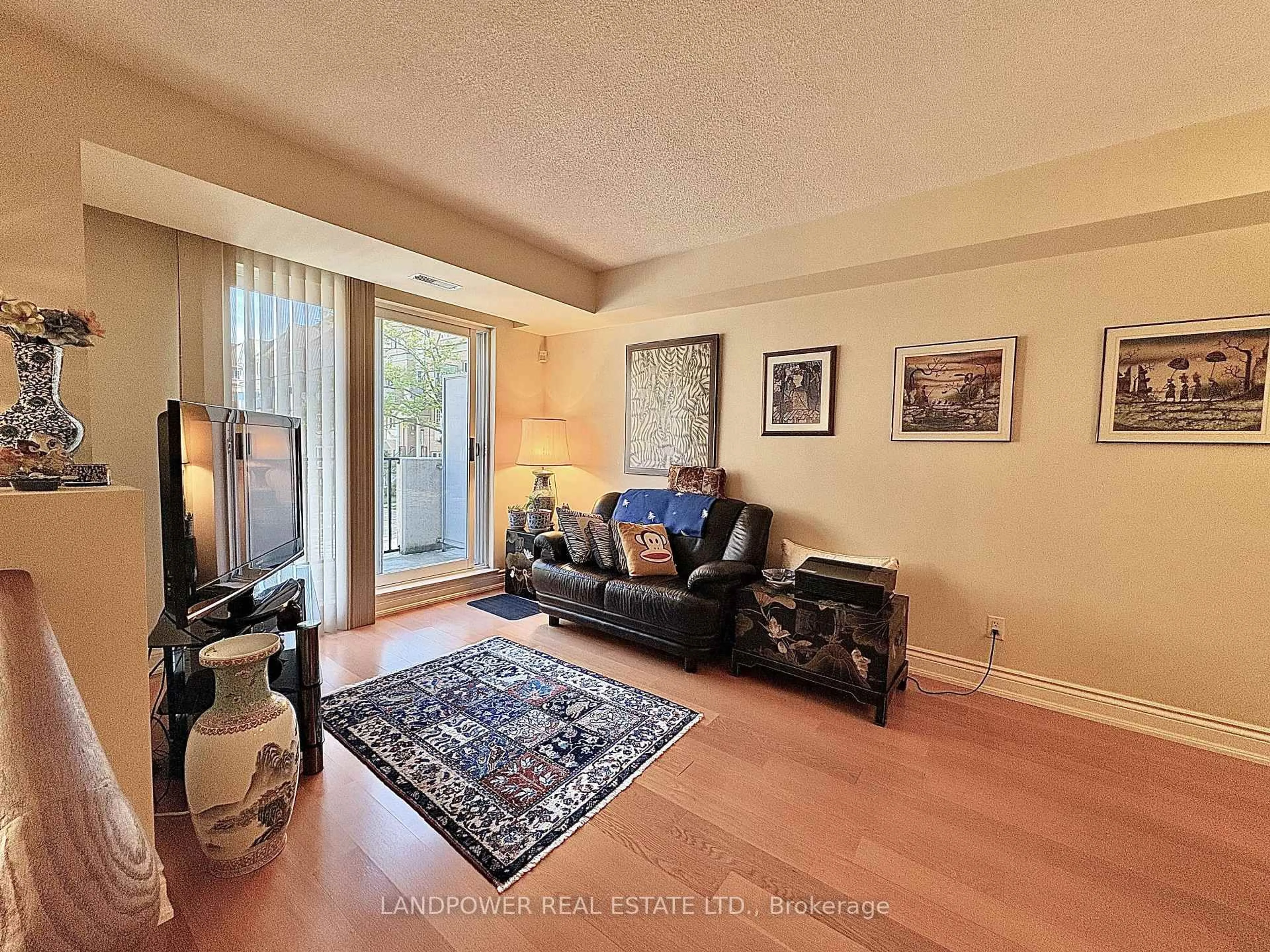 Living room with furniture, unknown for 309 Grandview Way, Toronto Ontario M2N 6V3