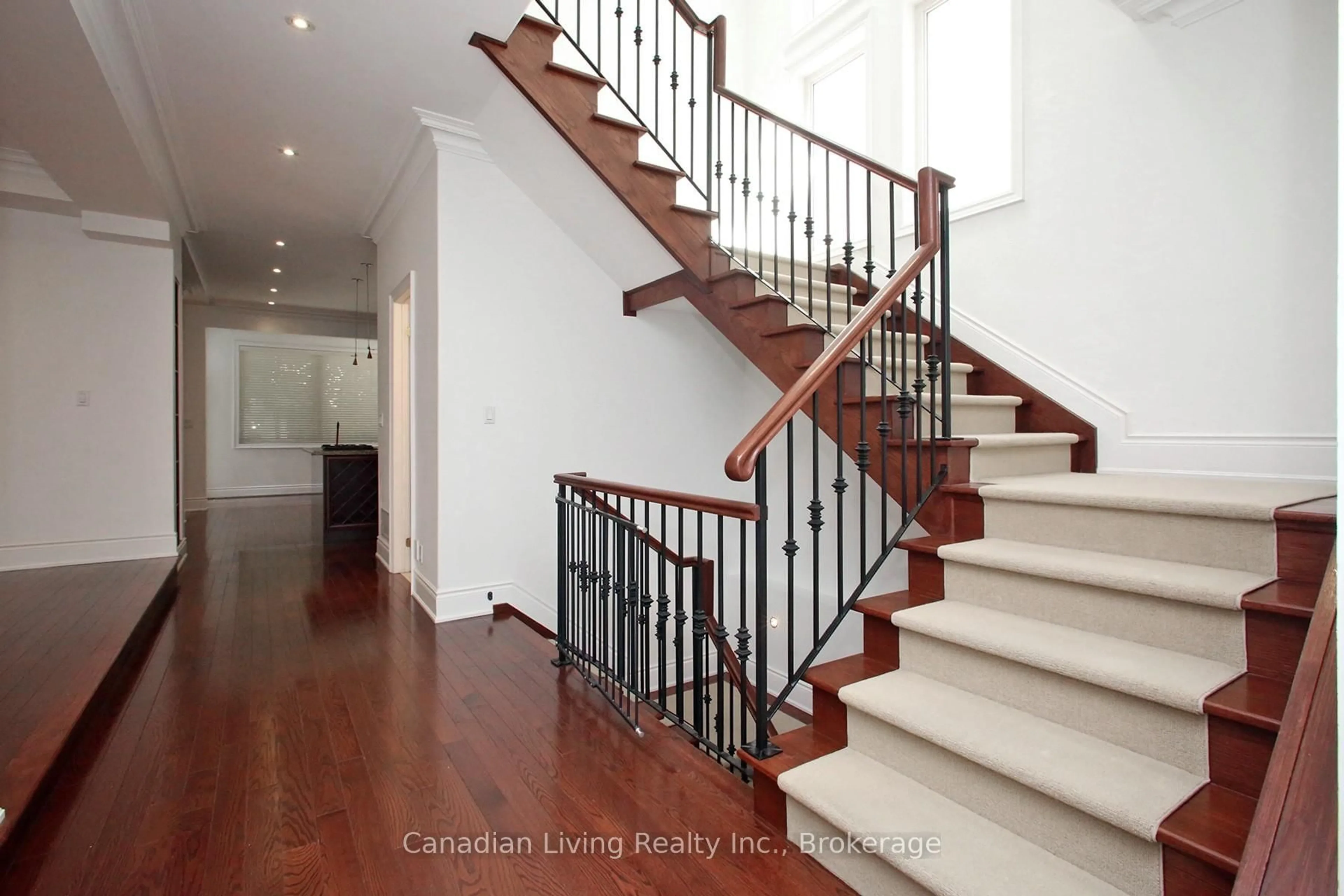Unknown for 374 Glengarry Ave, Toronto Ontario M5M 1E8