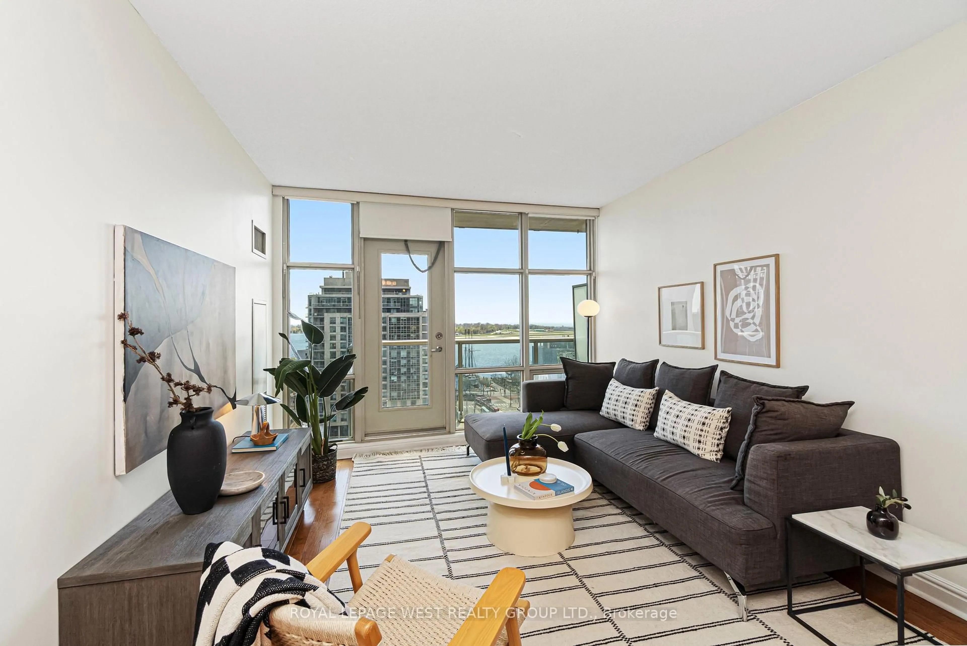 Living room with furniture, unknown for 35 Mariner Terr ##1510, Toronto Ontario M5V 3V9