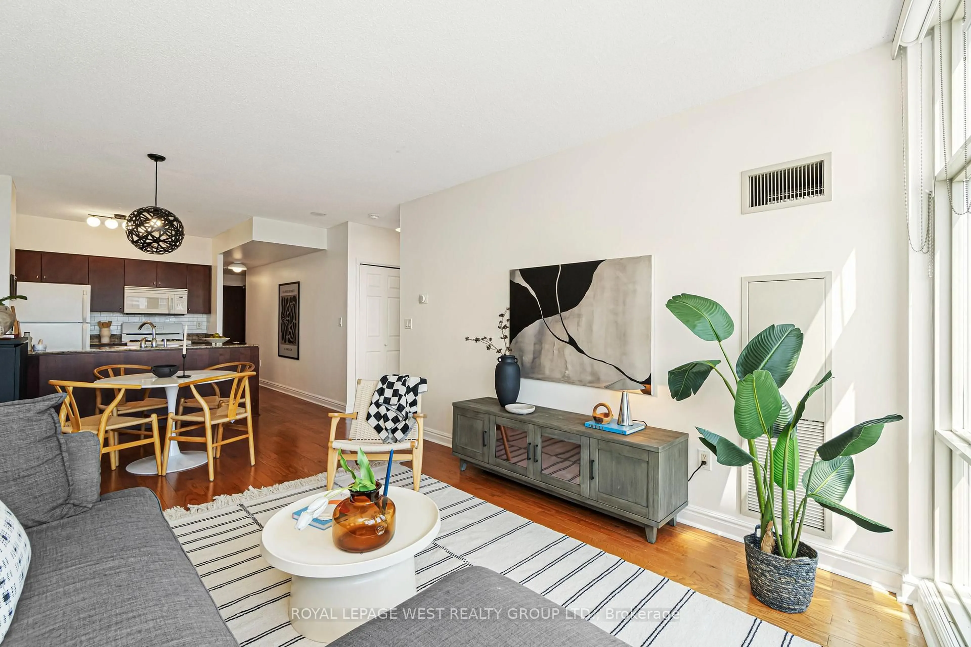 Living room with furniture, unknown for 35 Mariner Terr ##1510, Toronto Ontario M5V 3V9