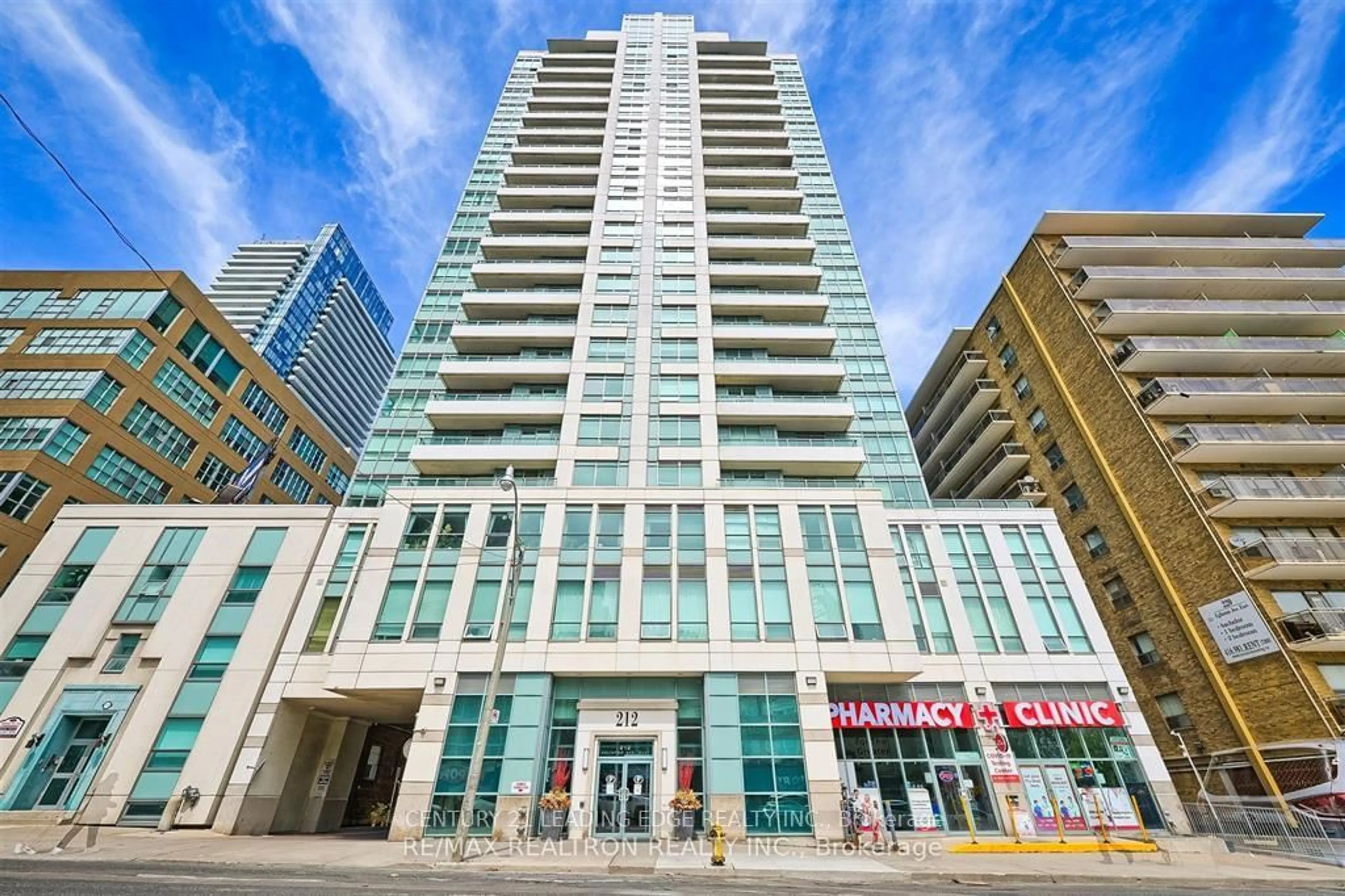Indoor foyer for 212 Eglinton Ave #1012, Toronto Ontario M4P 0A3