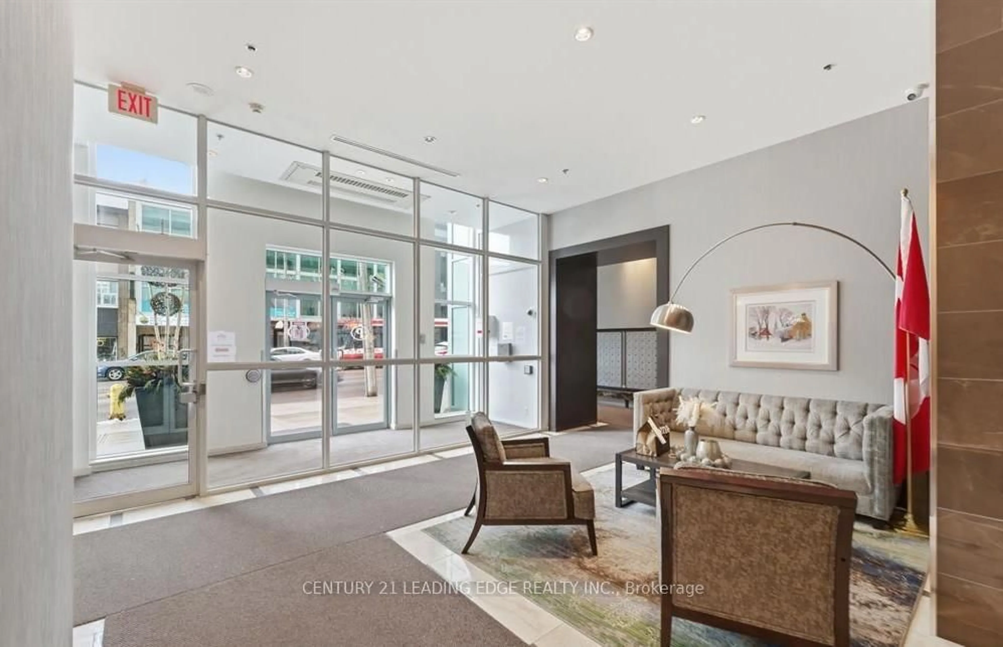Indoor foyer for 212 Eglinton Ave #1012, Toronto Ontario M4P 0A3