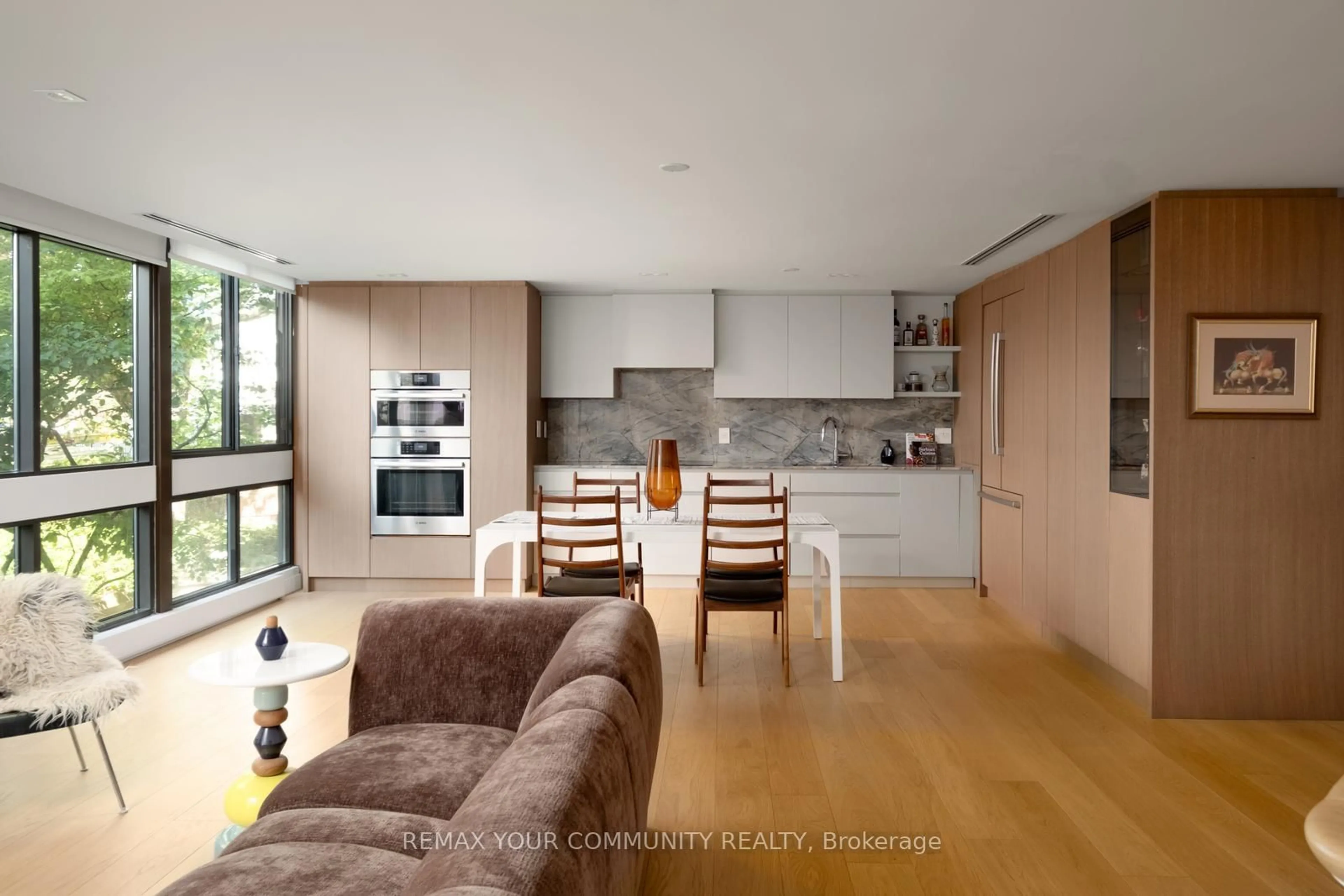 Open concept kitchen, wood/laminate floor for 349 St Clair Ave #109, Toronto Ontario M5P 1N3