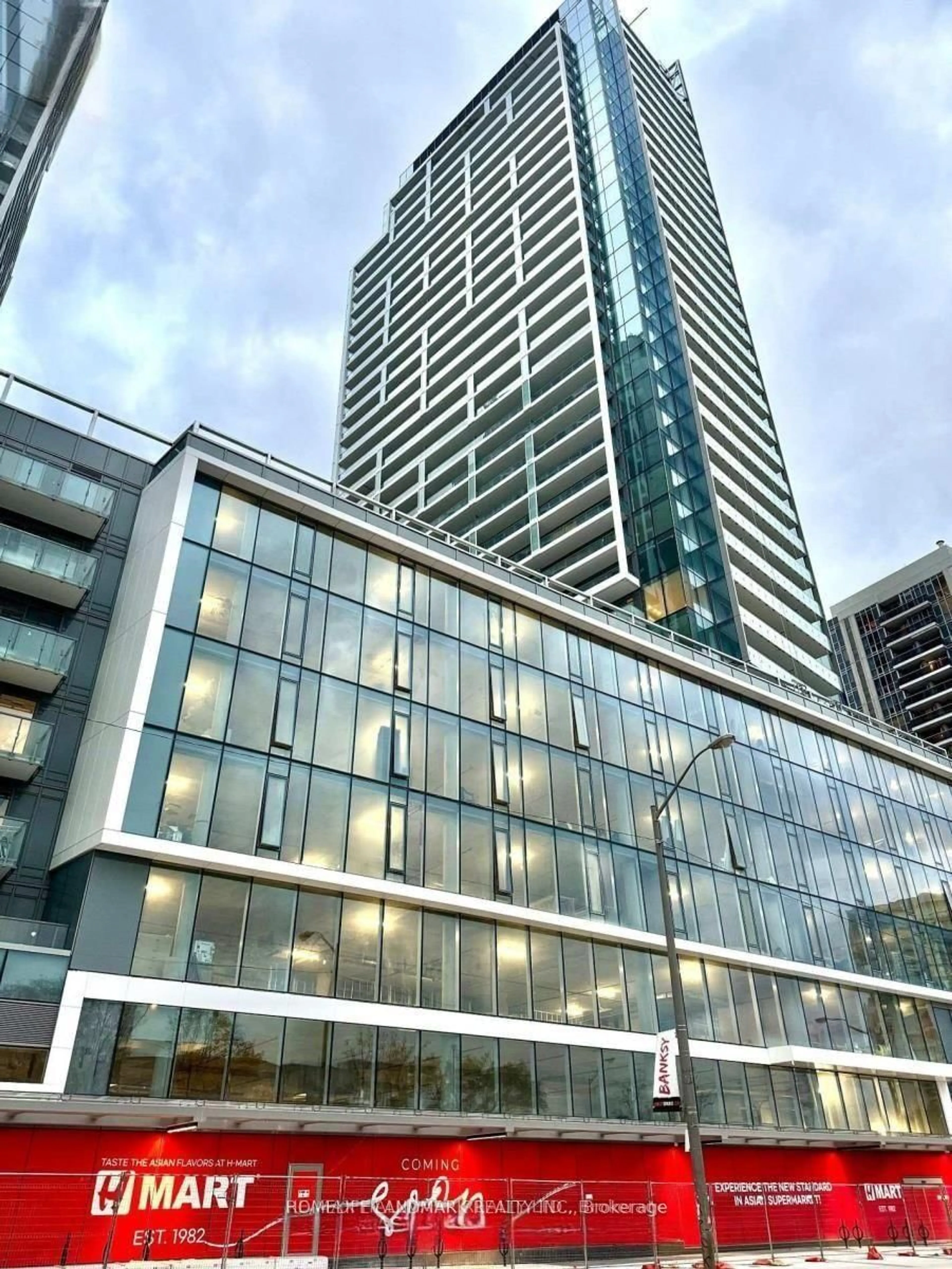 Indoor foyer for 8 Olympic Garden Dr #S309, Toronto Ontario M2M 0B9