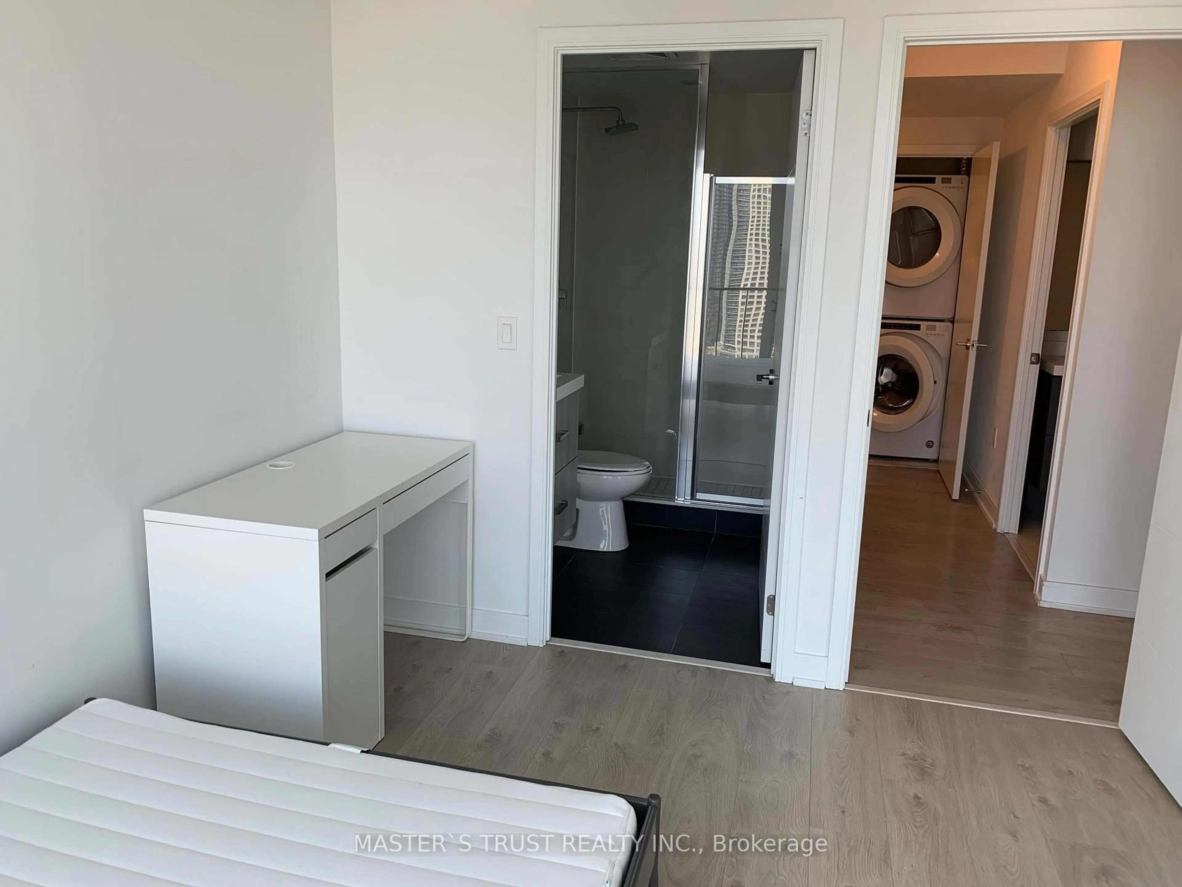 A pic of a room for 50 Wellesley East St #2704, Toronto Ontario M4Y 1G2