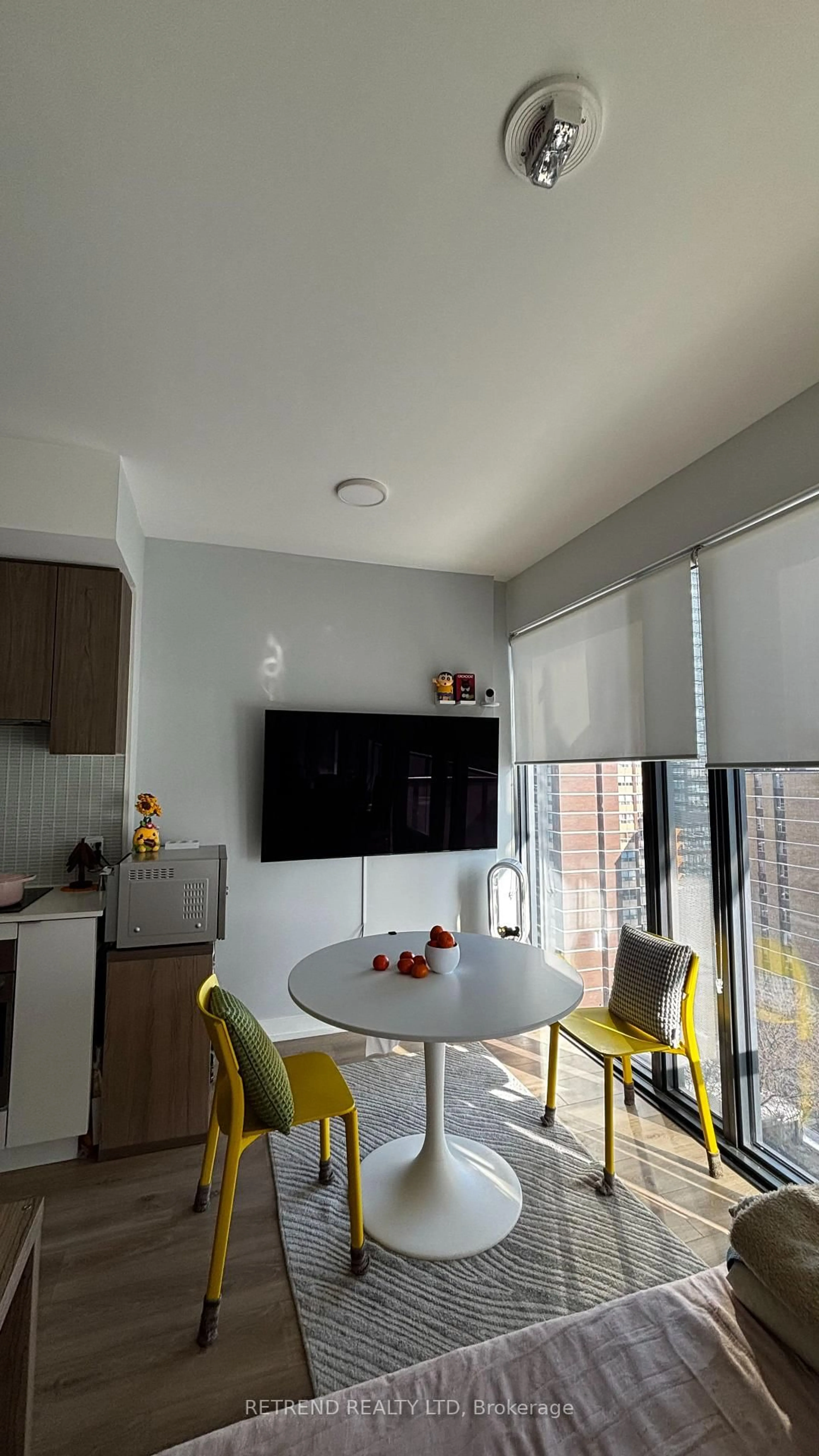 A pic of a room for 161 Roehampton Ave #1006, Toronto Ontario M4P 0C3