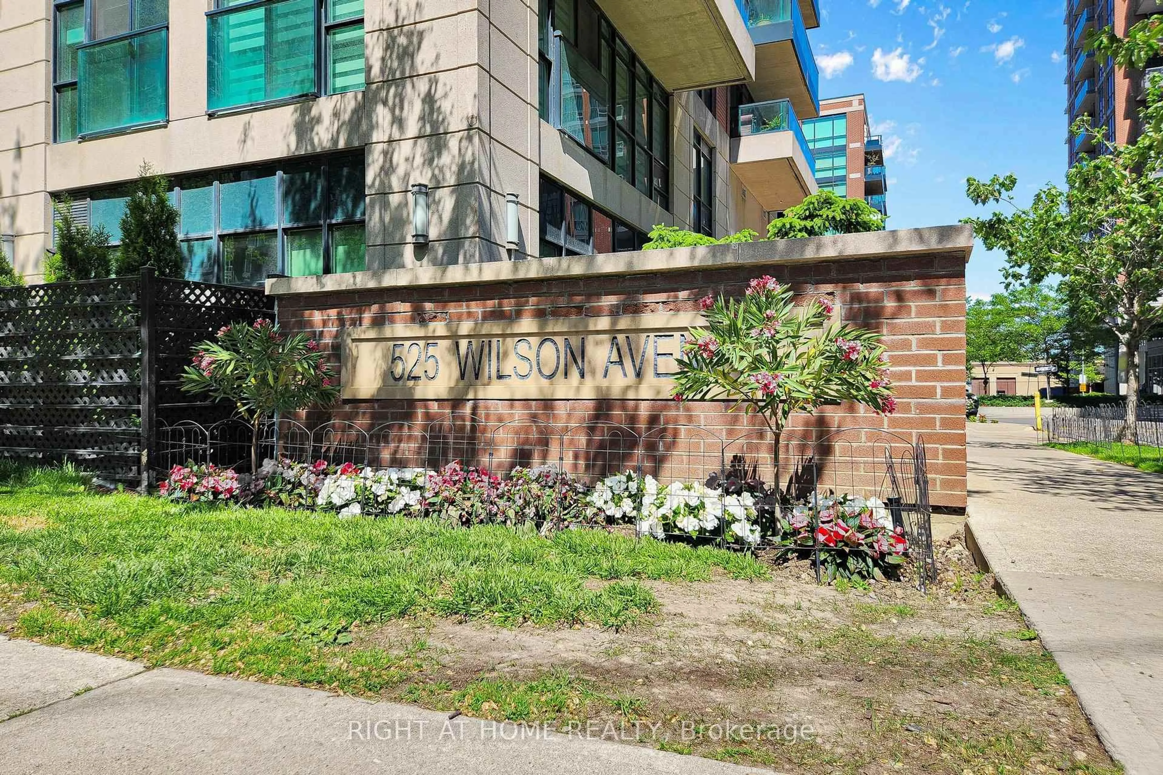 Patio, unknown for 525 Wilson Ave #326, Toronto Ontario M3H 0A7