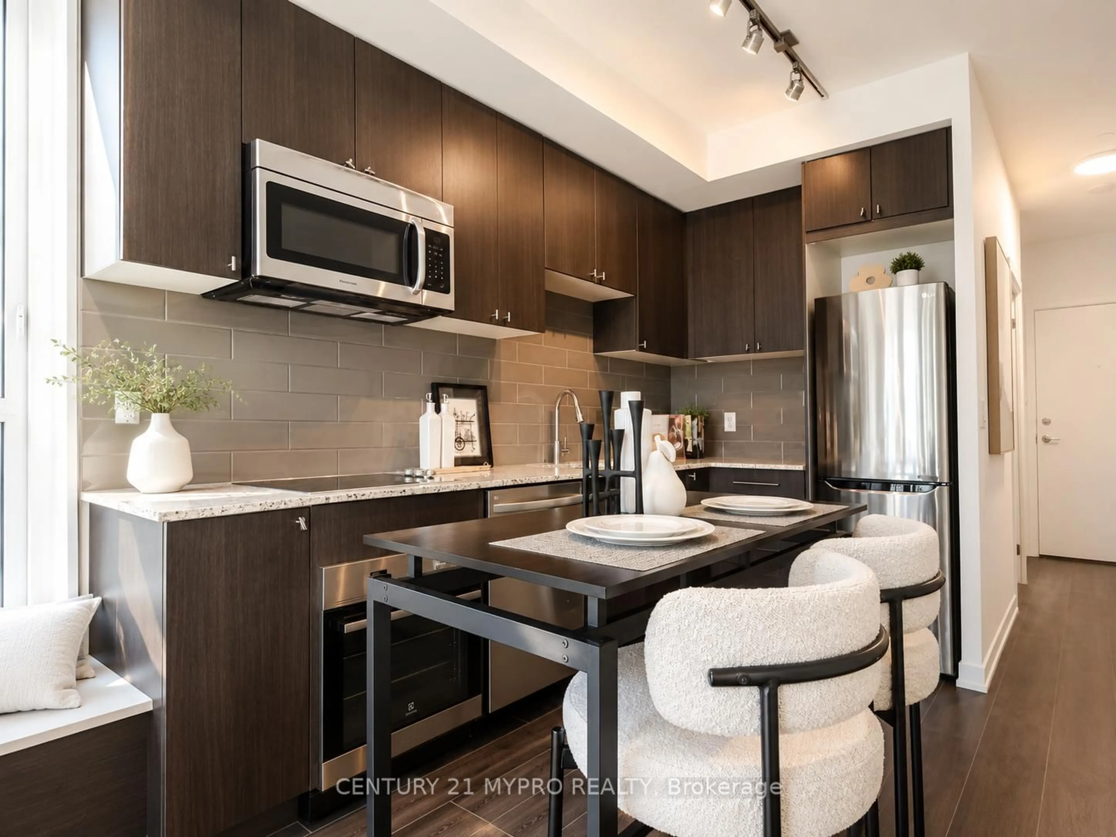 Contemporary kitchen, unknown for 18 Rean Dr #624, Toronto Ontario M2K 0C7