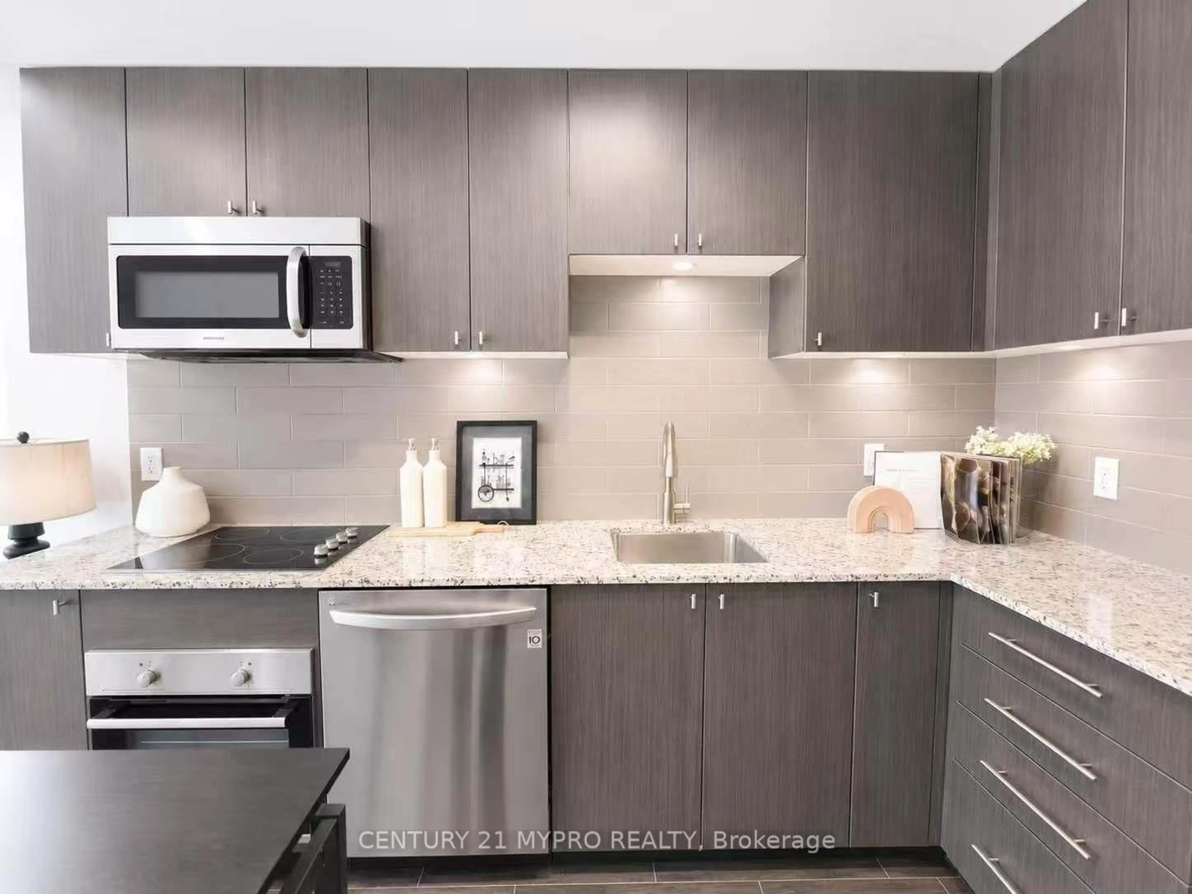 Standard kitchen, ceramic/tile floor for 18 Rean Dr #624, Toronto Ontario M2K 0C7