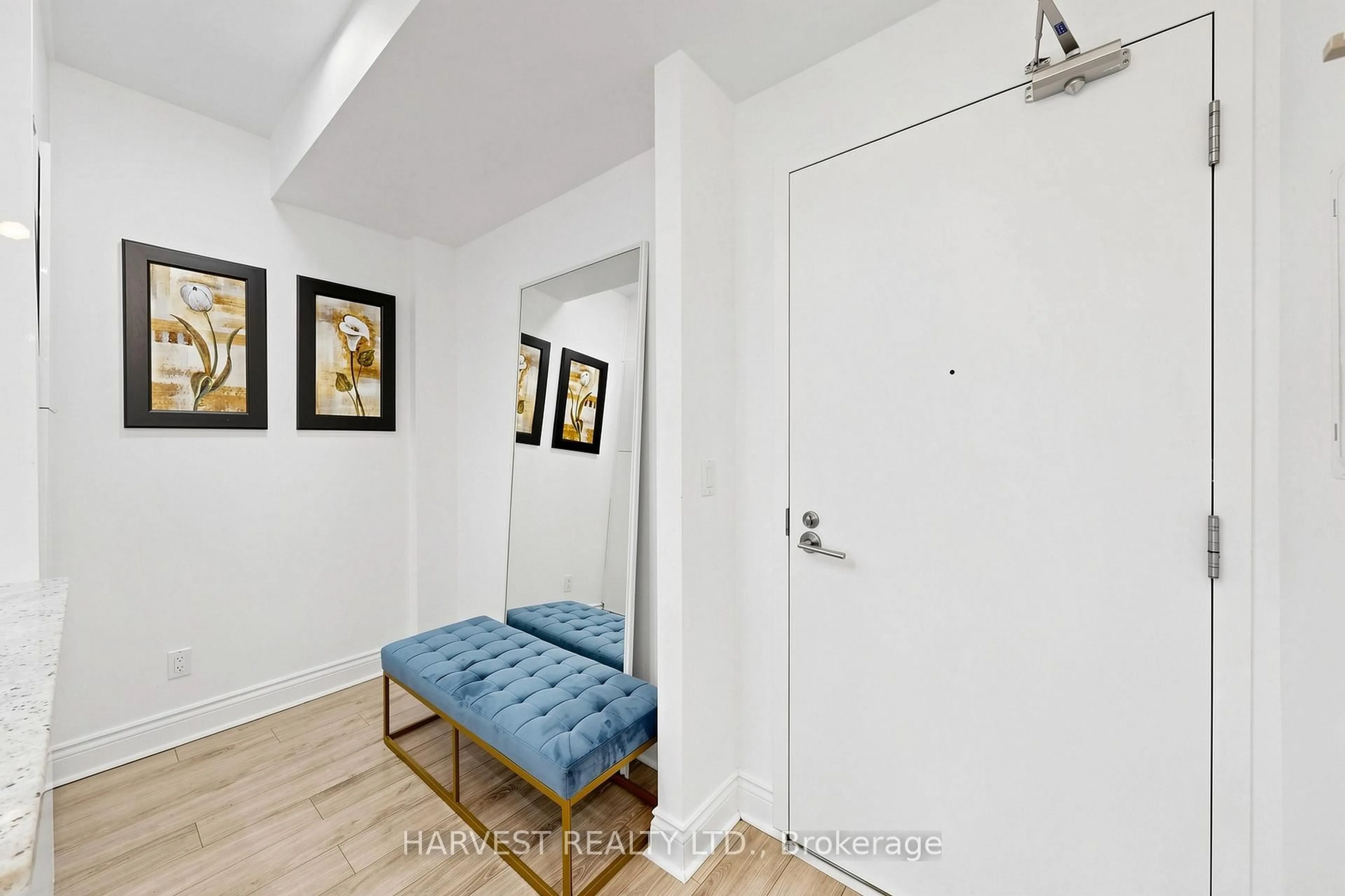 Indoor entryway for 209 Fort York Blvd #380, Toronto Ontario M5V 4A1
