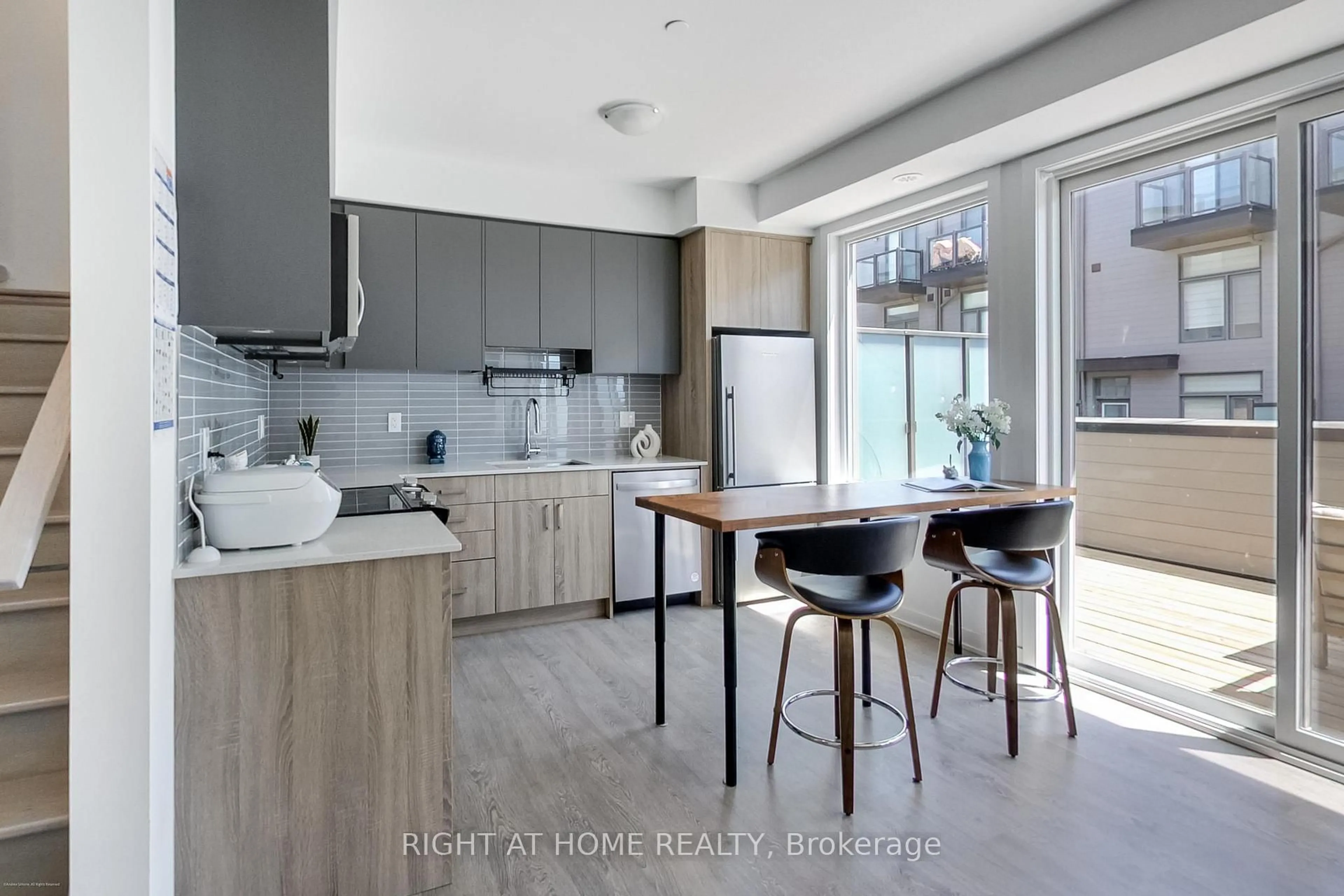 Contemporary kitchen, unknown for 88 Turtle Island Rd #10, Toronto Ontario M6A 0E4