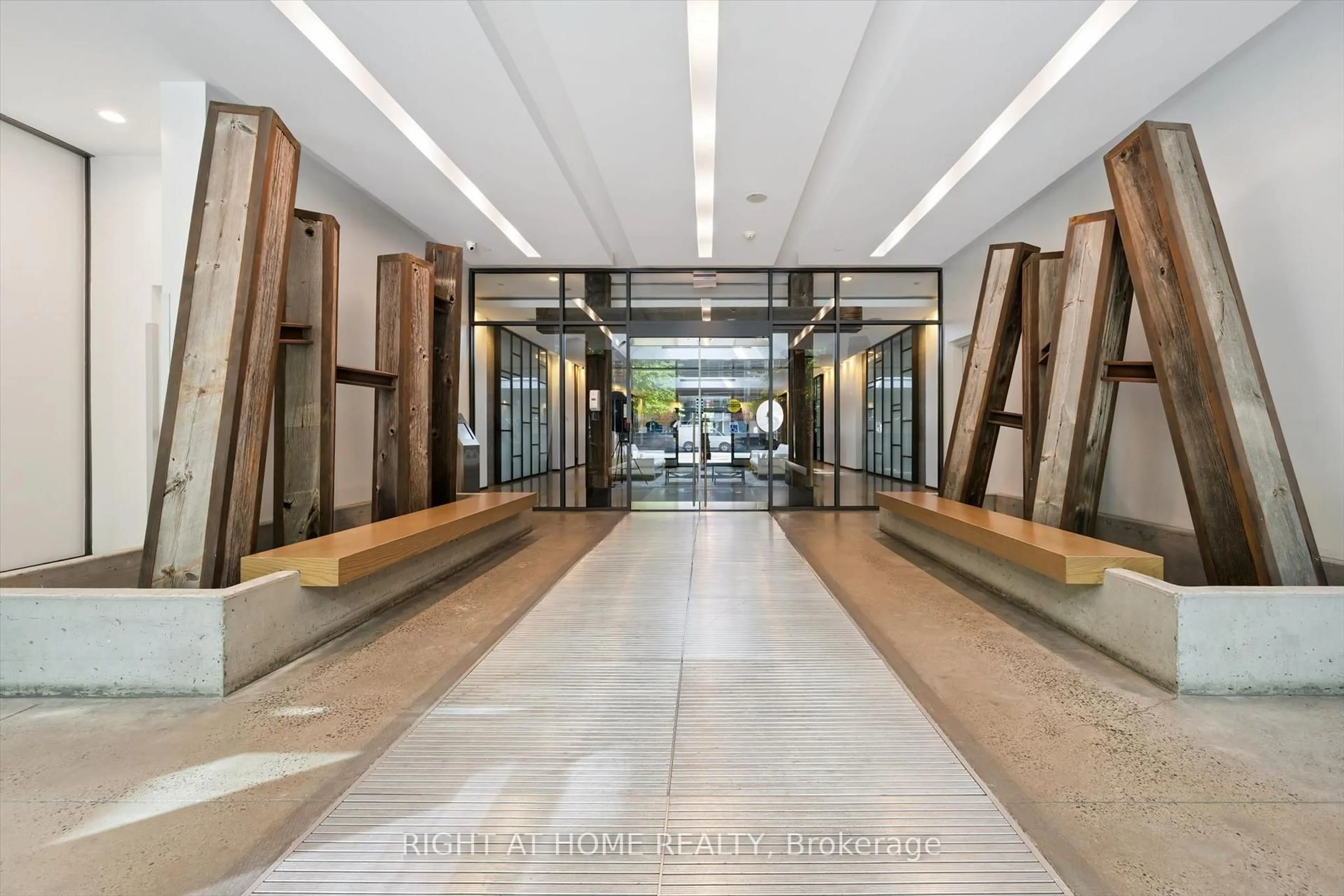 Lobby for 1030 King St #418, Toronto Ontario M6K 3N3
