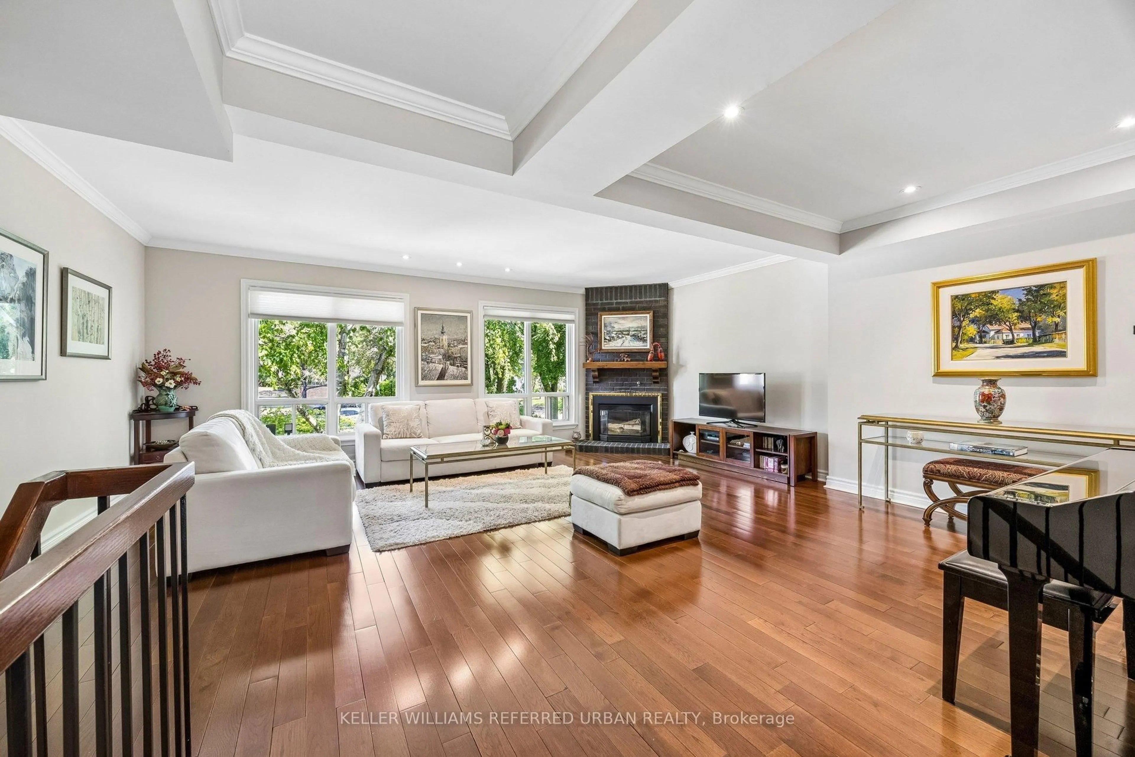 Living room with furniture, unknown for 31 Flaming Roseway, Toronto Ontario M2N 5W8
