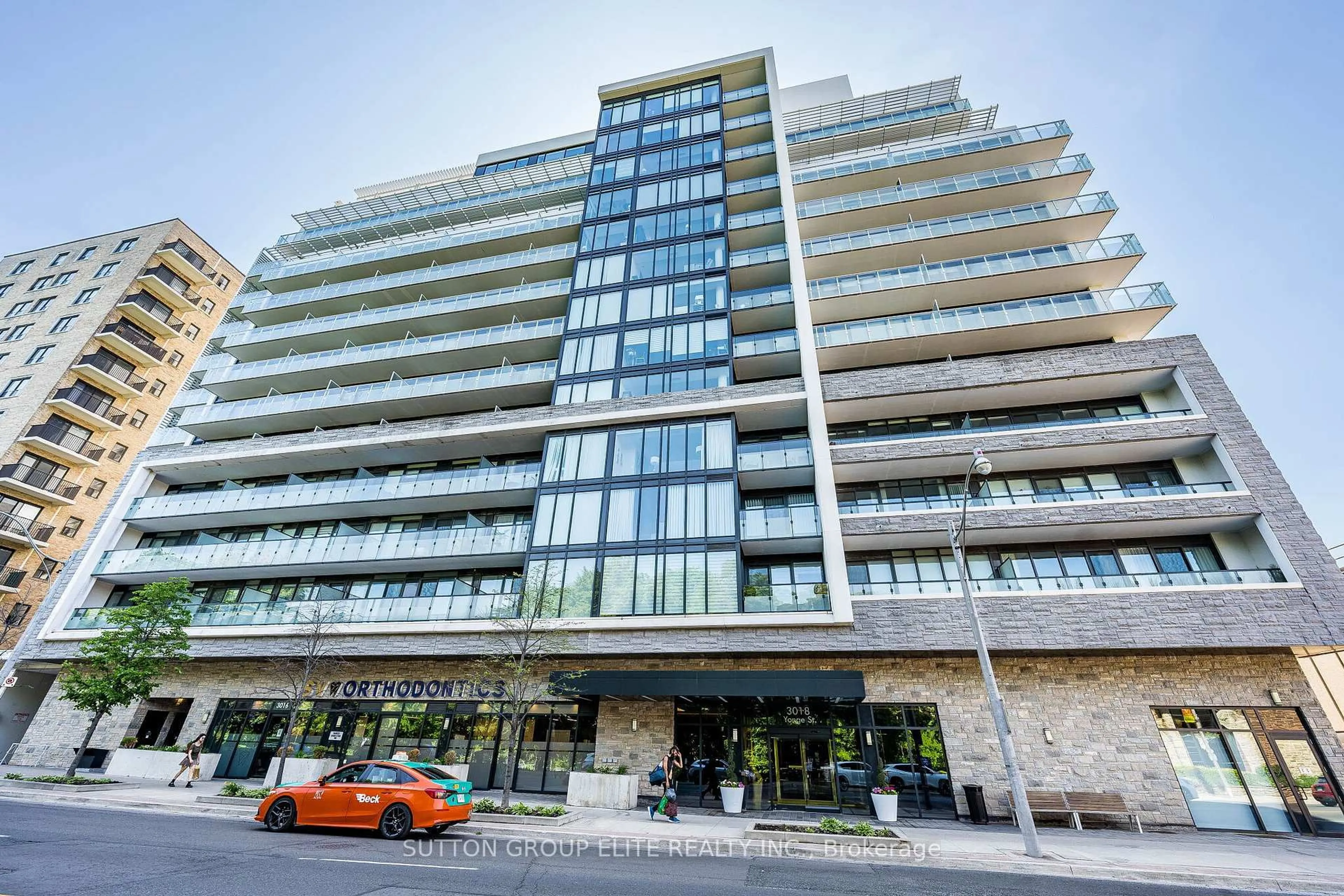Indoor foyer for 3018 Yonge St #814, Toronto Ontario M4N 0A5