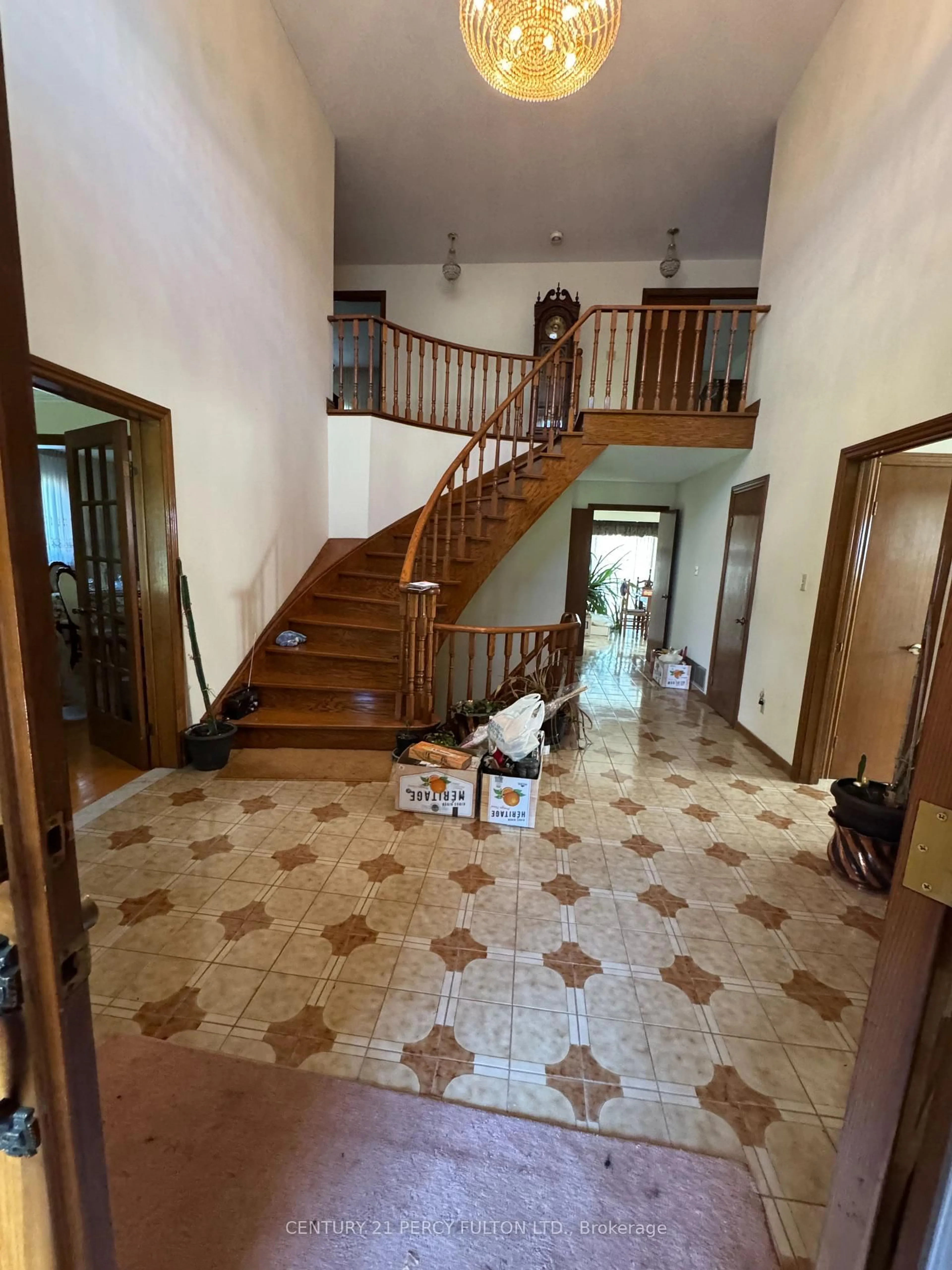 Indoor foyer for 29 Ernest Ave, Toronto Ontario M2J 3T4