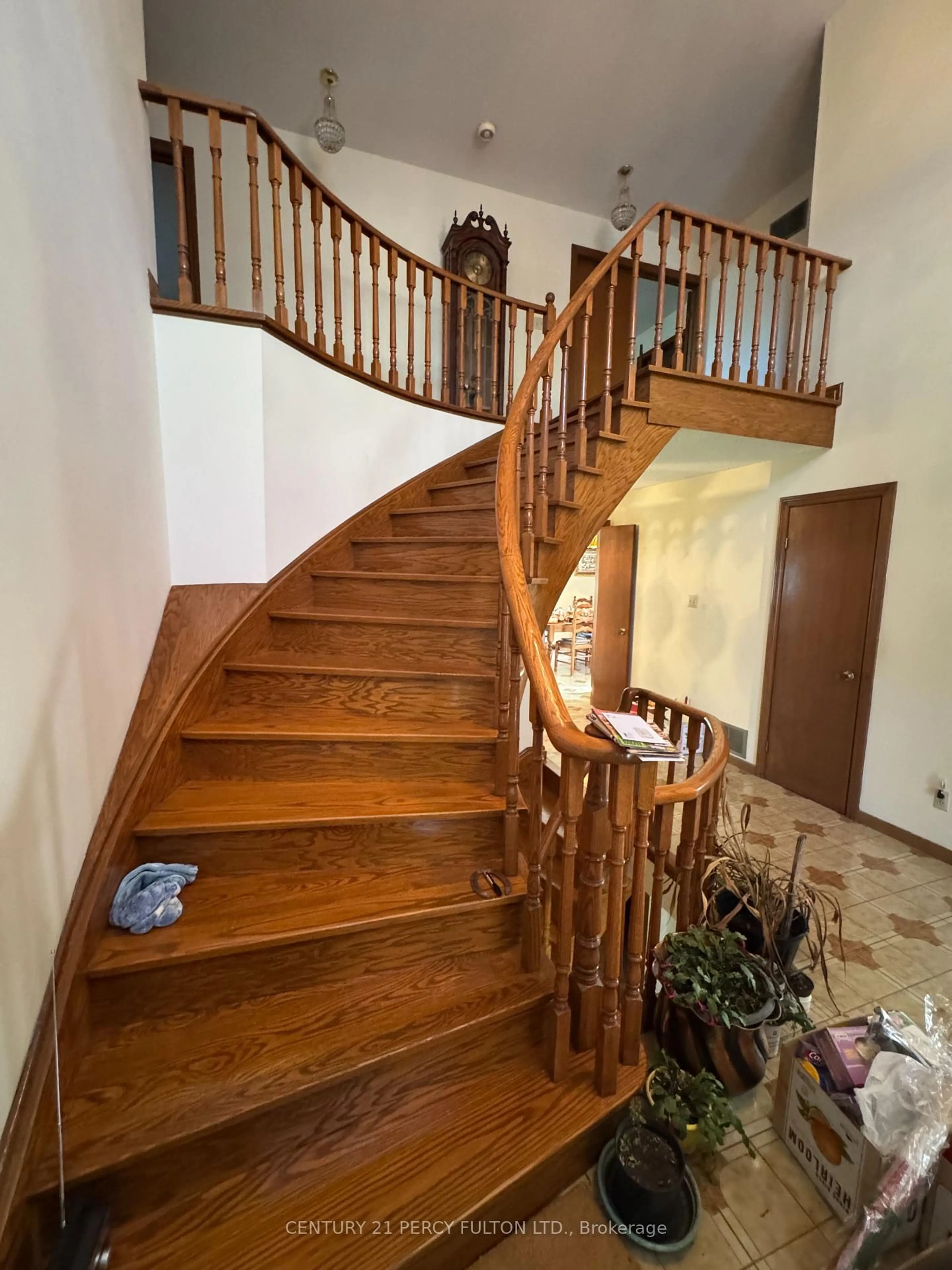 Stairs for 29 Ernest Ave, Toronto Ontario M2J 3T4