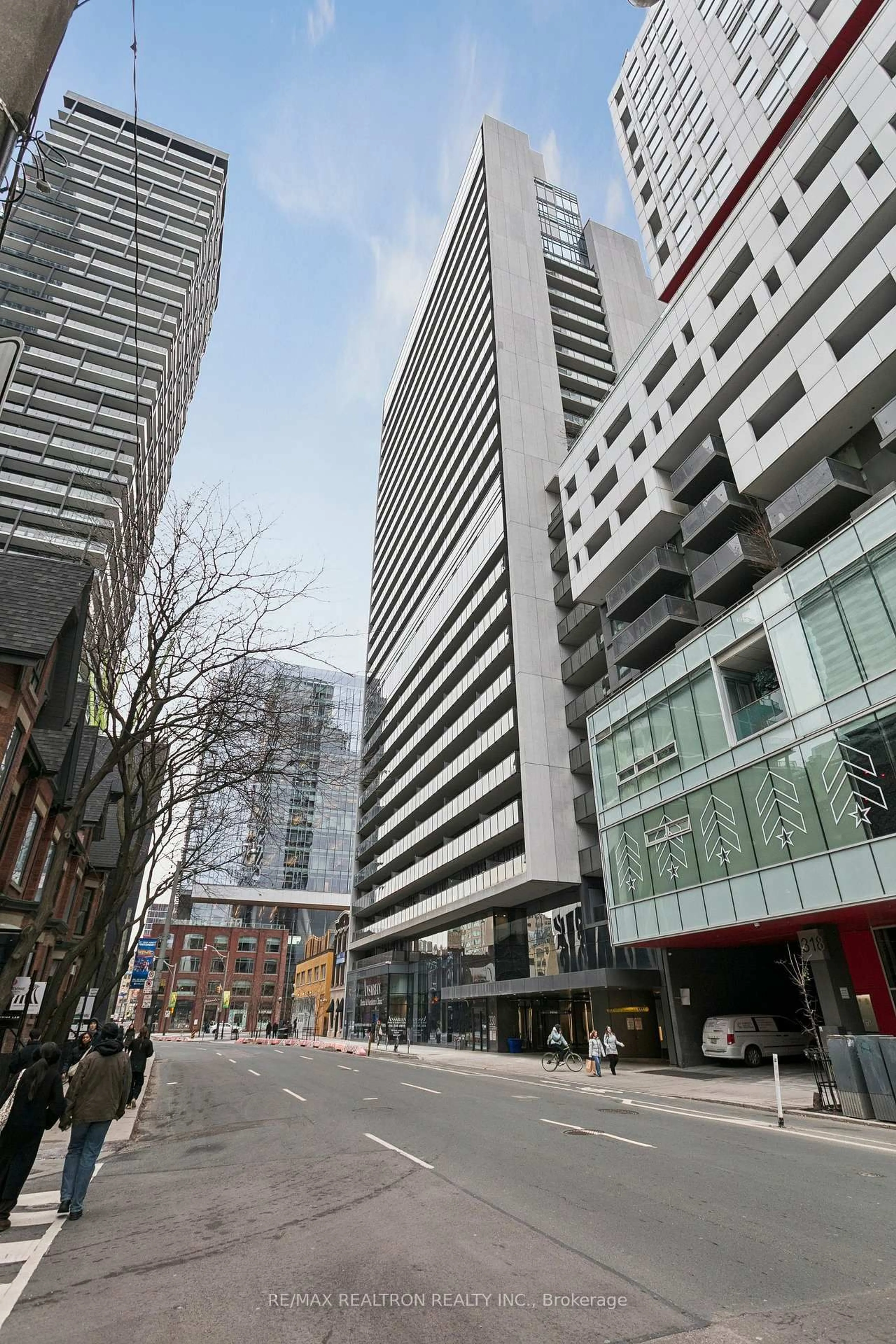 Unknown for 330 Richmond St #307, Toronto Ontario M5V 1X2