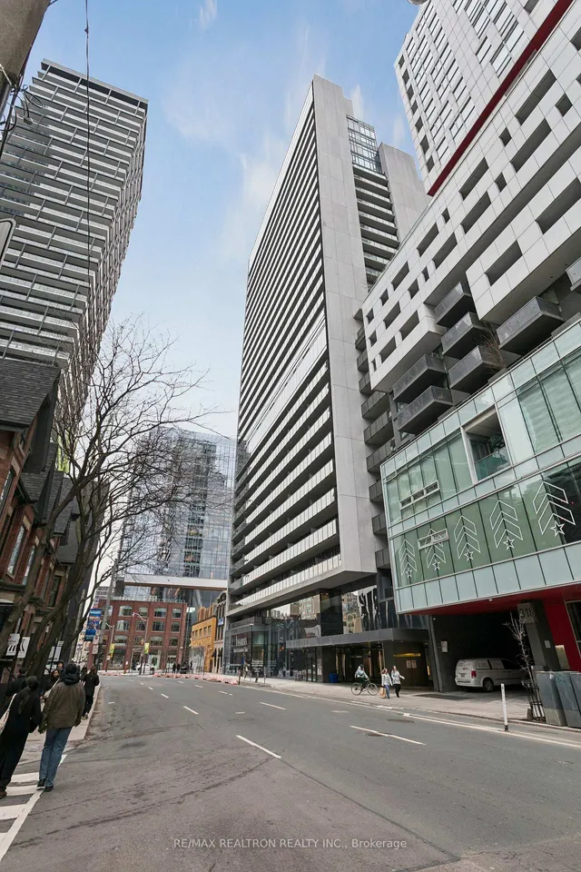 330 Richmond St #307, Toronto 2
