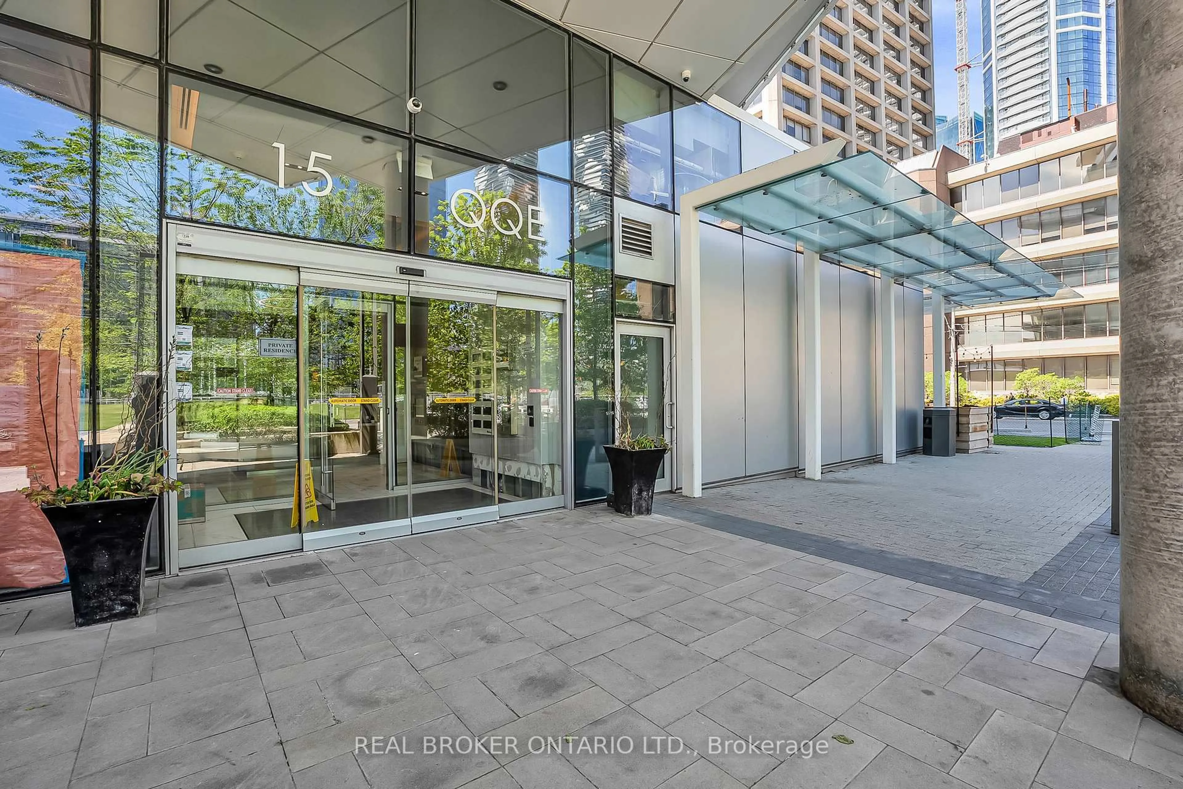 Indoor foyer for 15 Queens Quay #2706, Toronto Ontario M5E 0C5