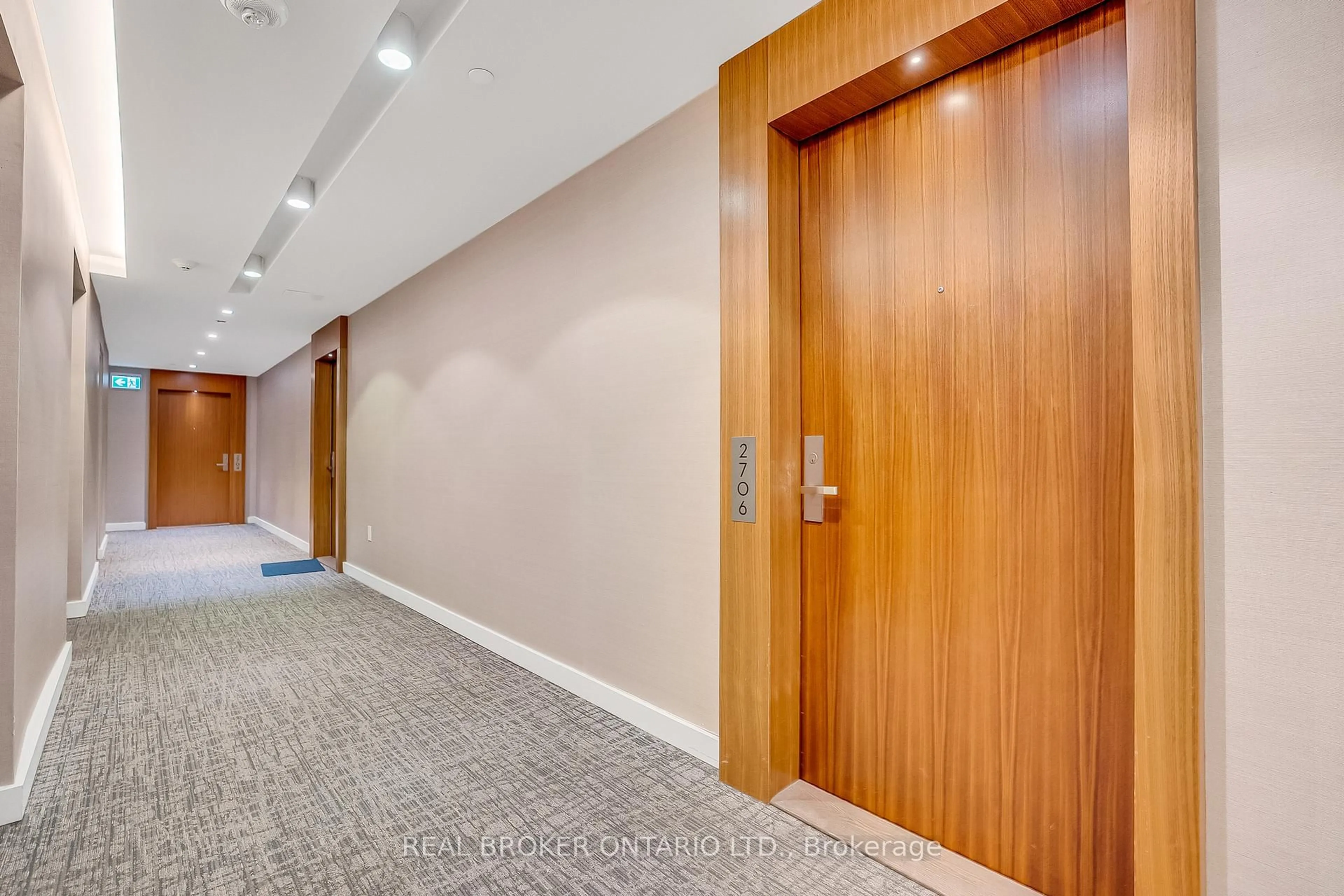Indoor foyer for 15 Queens Quay #2706, Toronto Ontario M5E 0C5