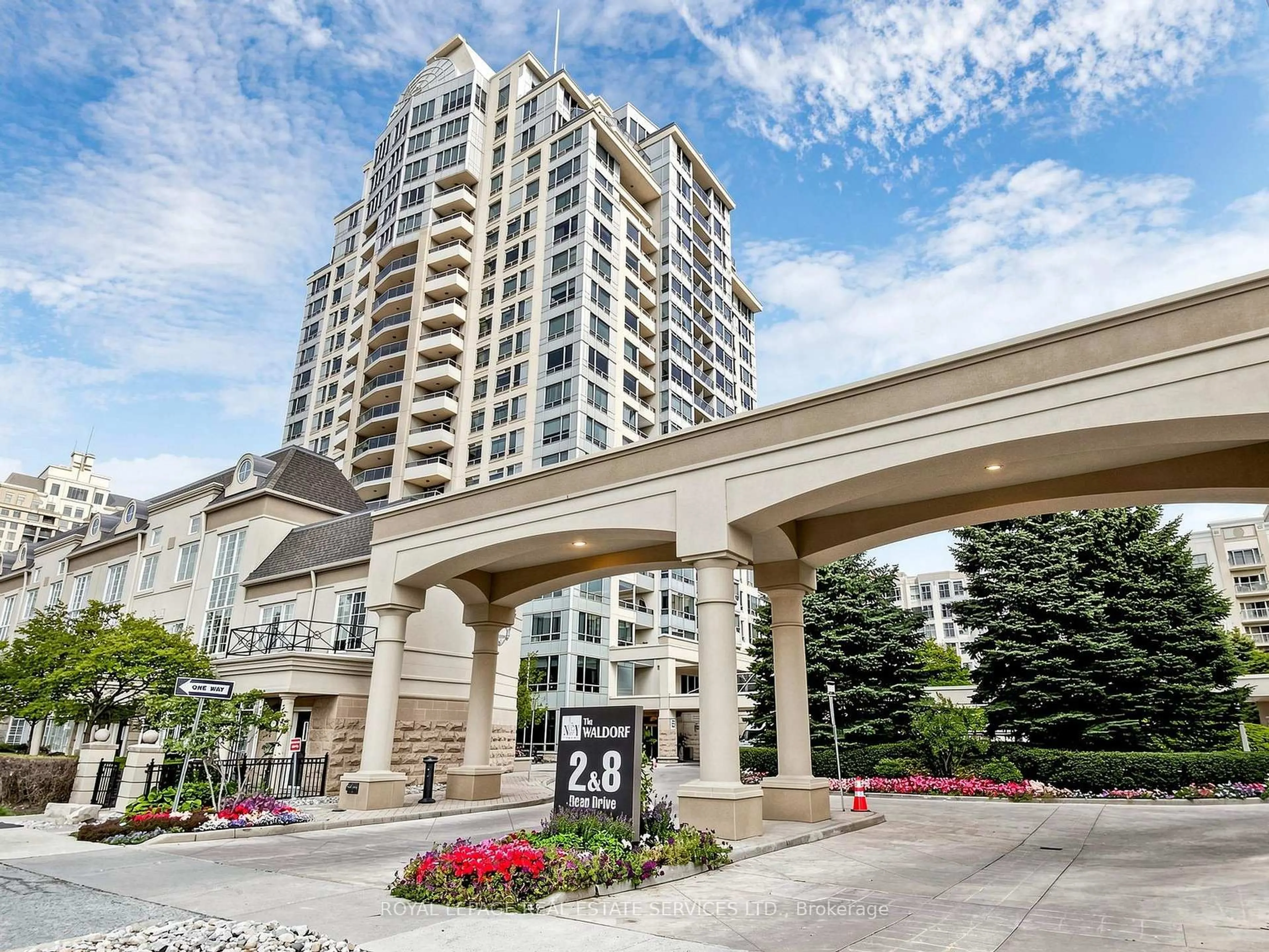 Indoor foyer for 2 Rean Dr #1111, Toronto Ontario M2K 3B8