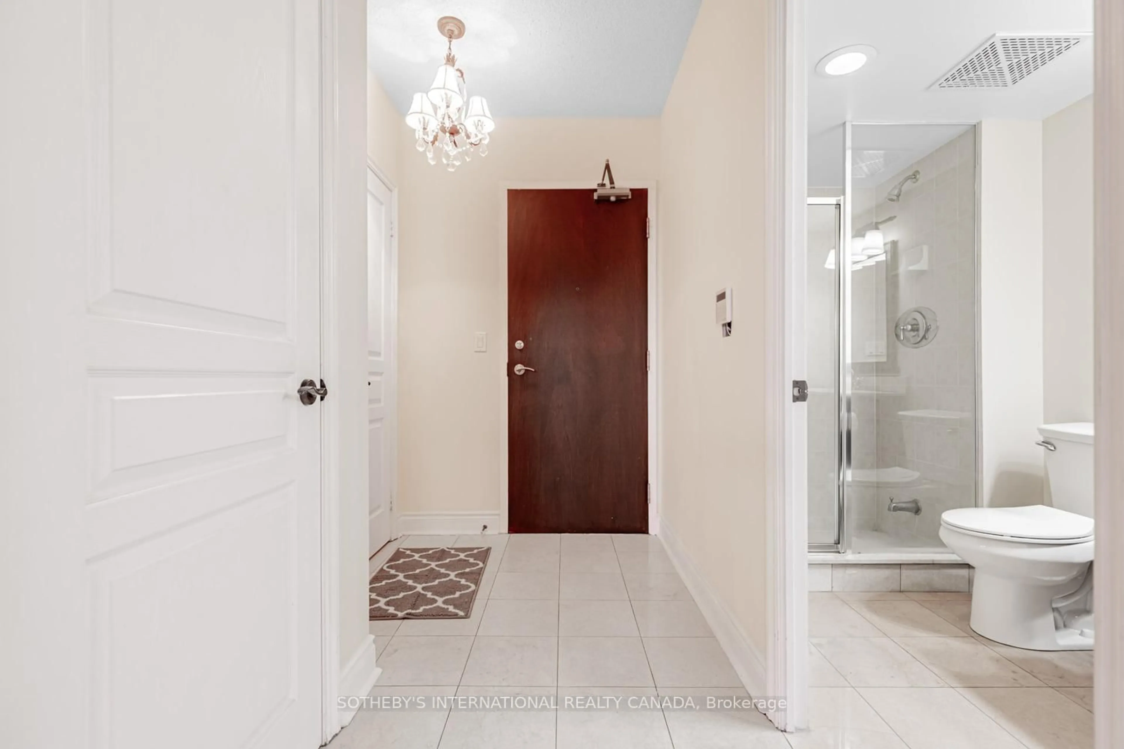Indoor entryway for 10 Delisle Ave #327, Toronto Ontario M4V 3C6