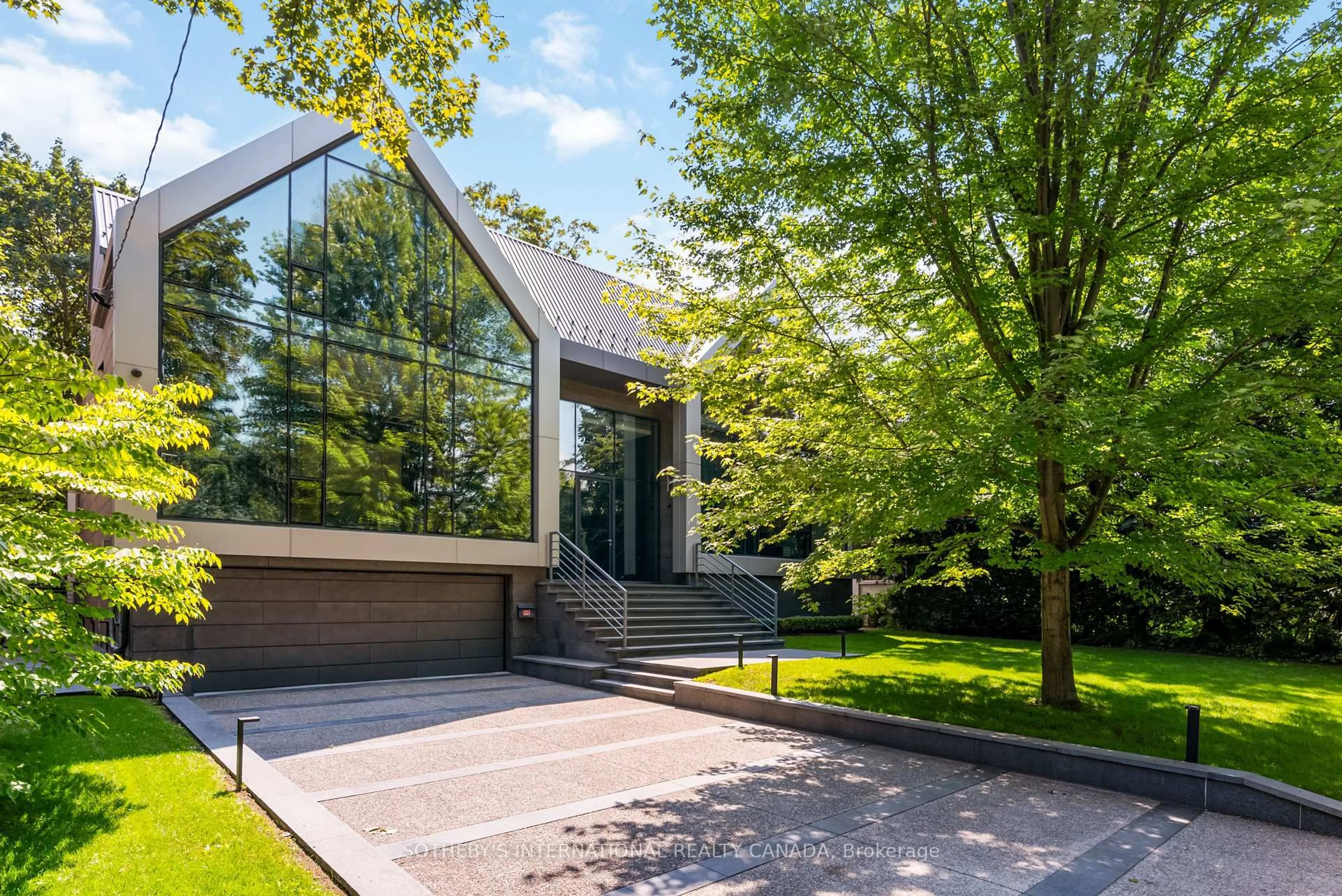 Indoor foyer for 130 Riverview Dr, Toronto Ontario M4N 3C8