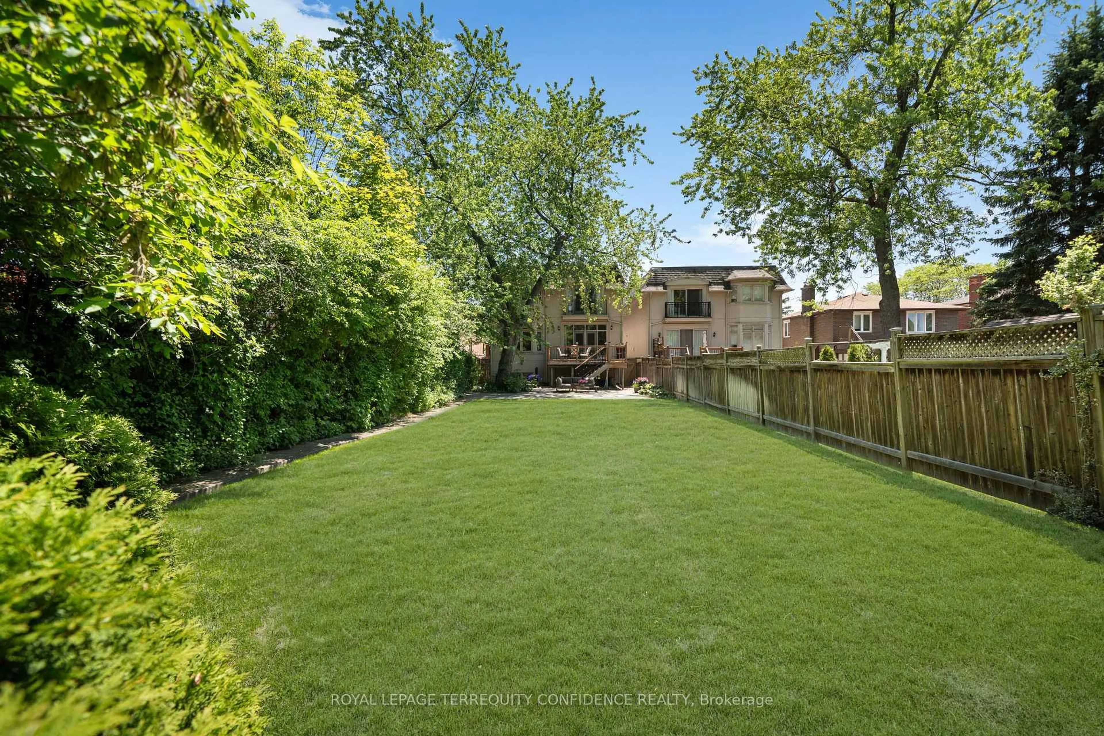 A pic from outside/outdoor area/front of a property/back of a property/a pic from drone, street for 466A Ellerslie Ave, Toronto Ontario M2R 1C4