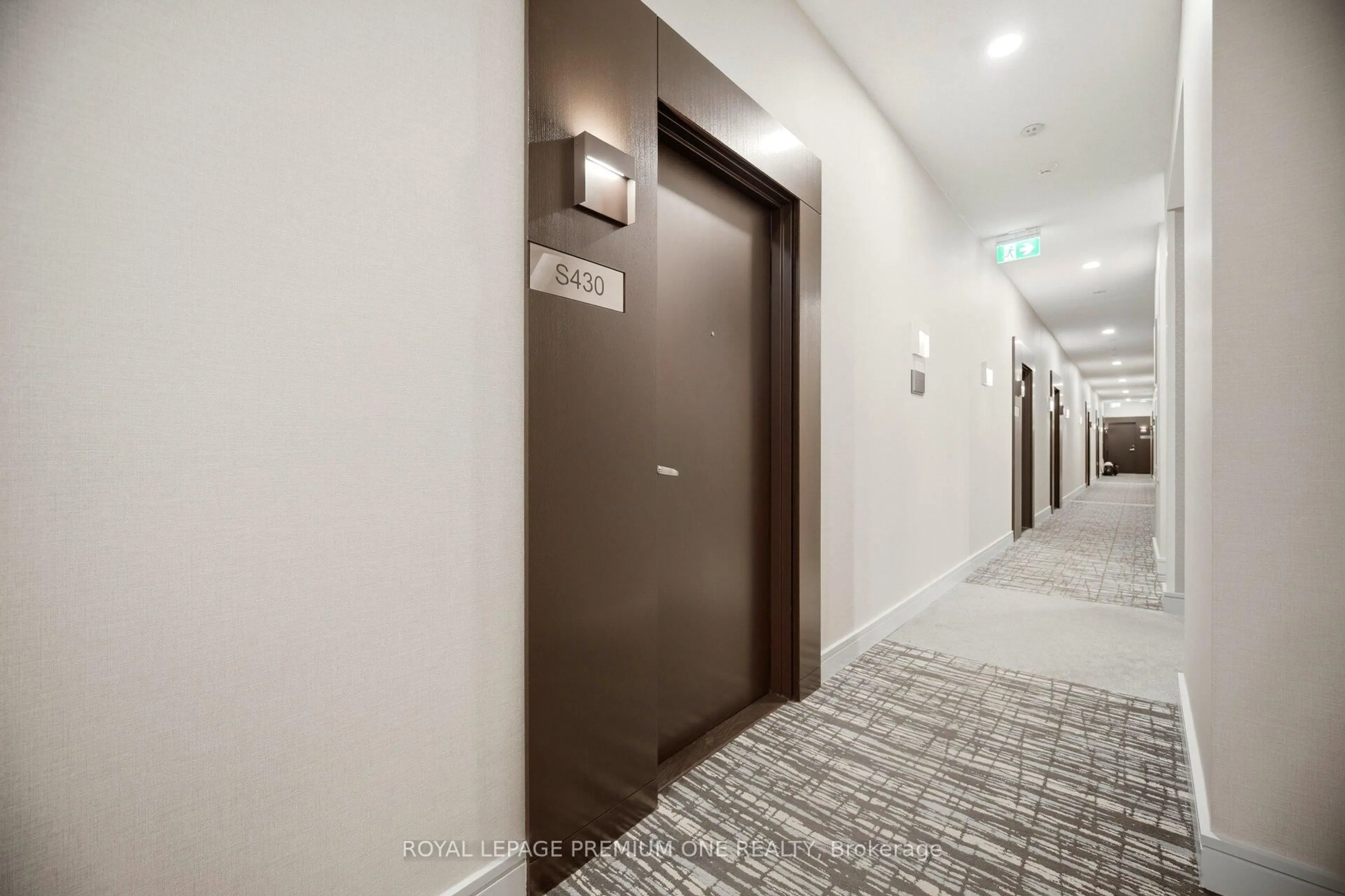 Indoor foyer for 112 George St #S430, Toronto Ontario M5A 2M5