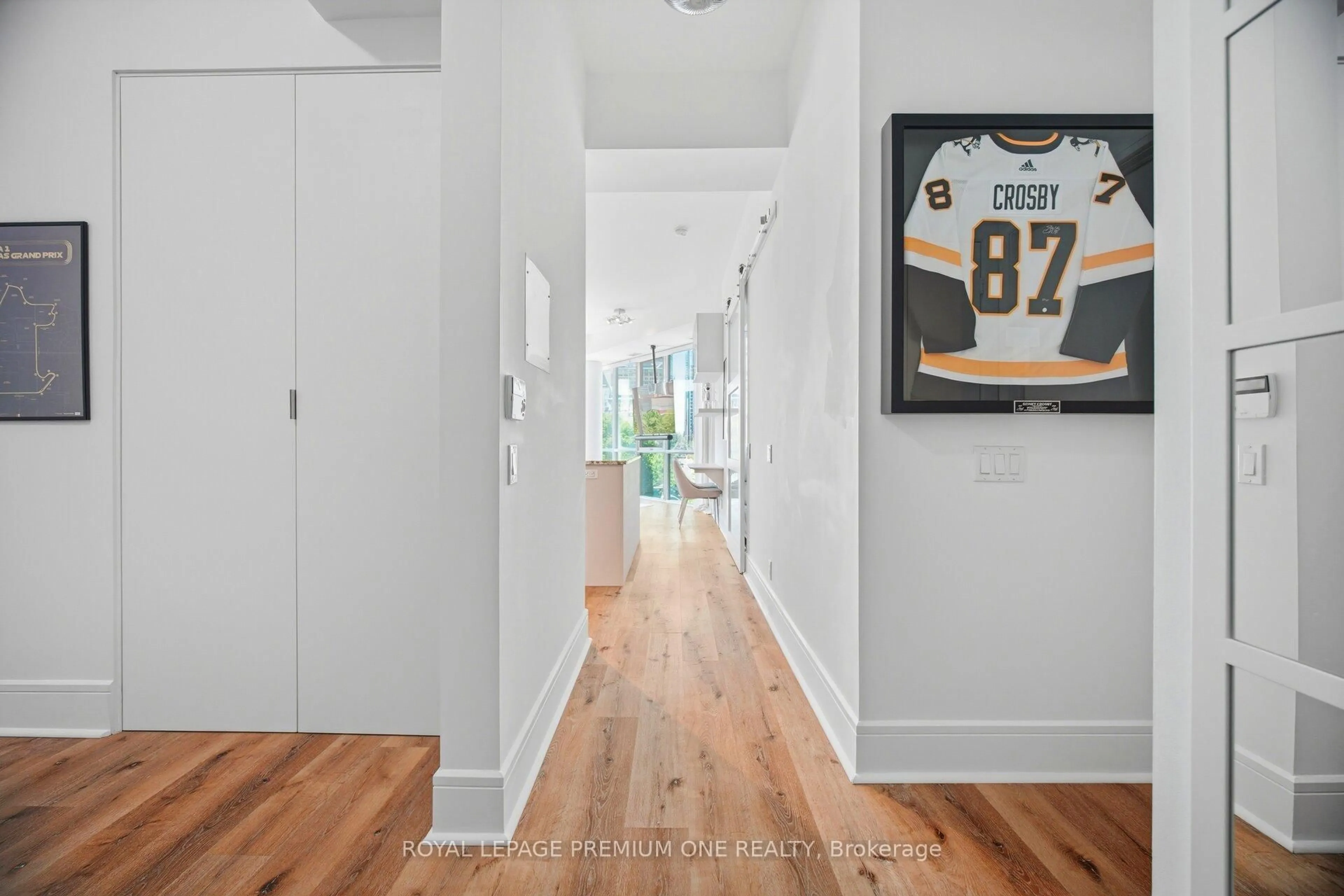 Indoor entryway for 112 George St #S430, Toronto Ontario M5A 2M5