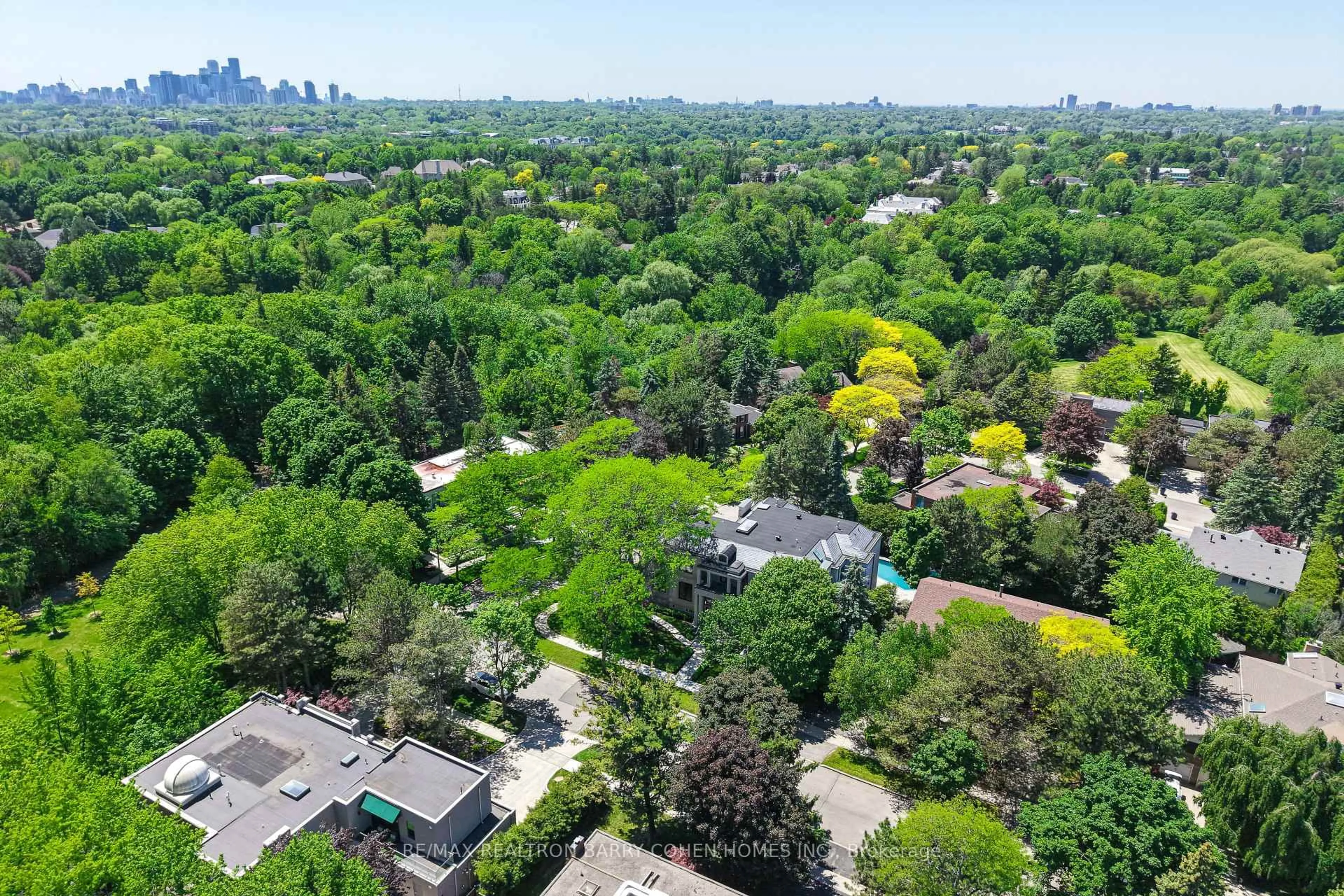 A pic from outside/outdoor area/front of a property/back of a property/a pic from drone, city buildings view from balcony for 27 Penwood Cres, Toronto Ontario M3B 3B1