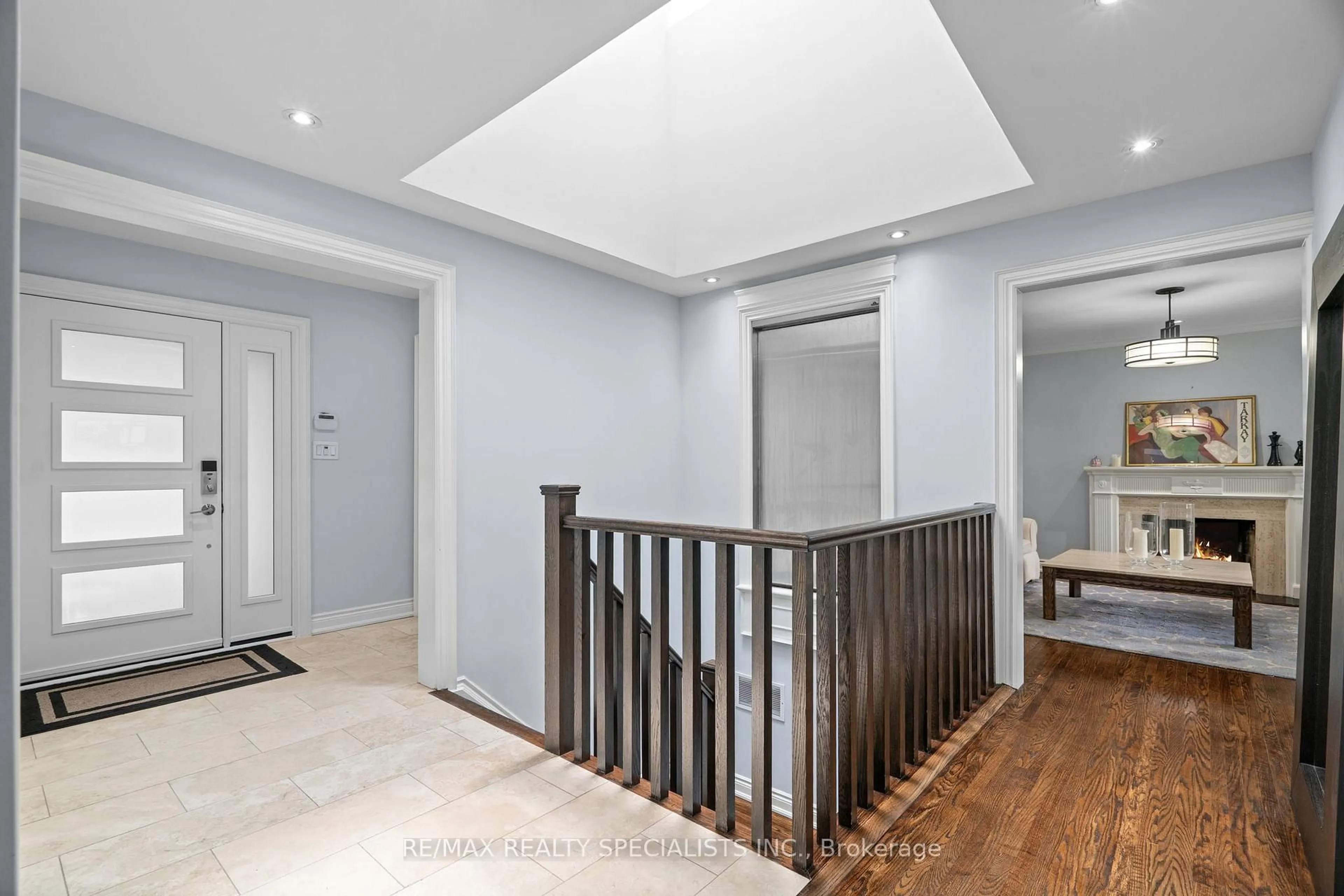 Indoor foyer for 42 Heathview Ave, Toronto Ontario M2K 2C1
