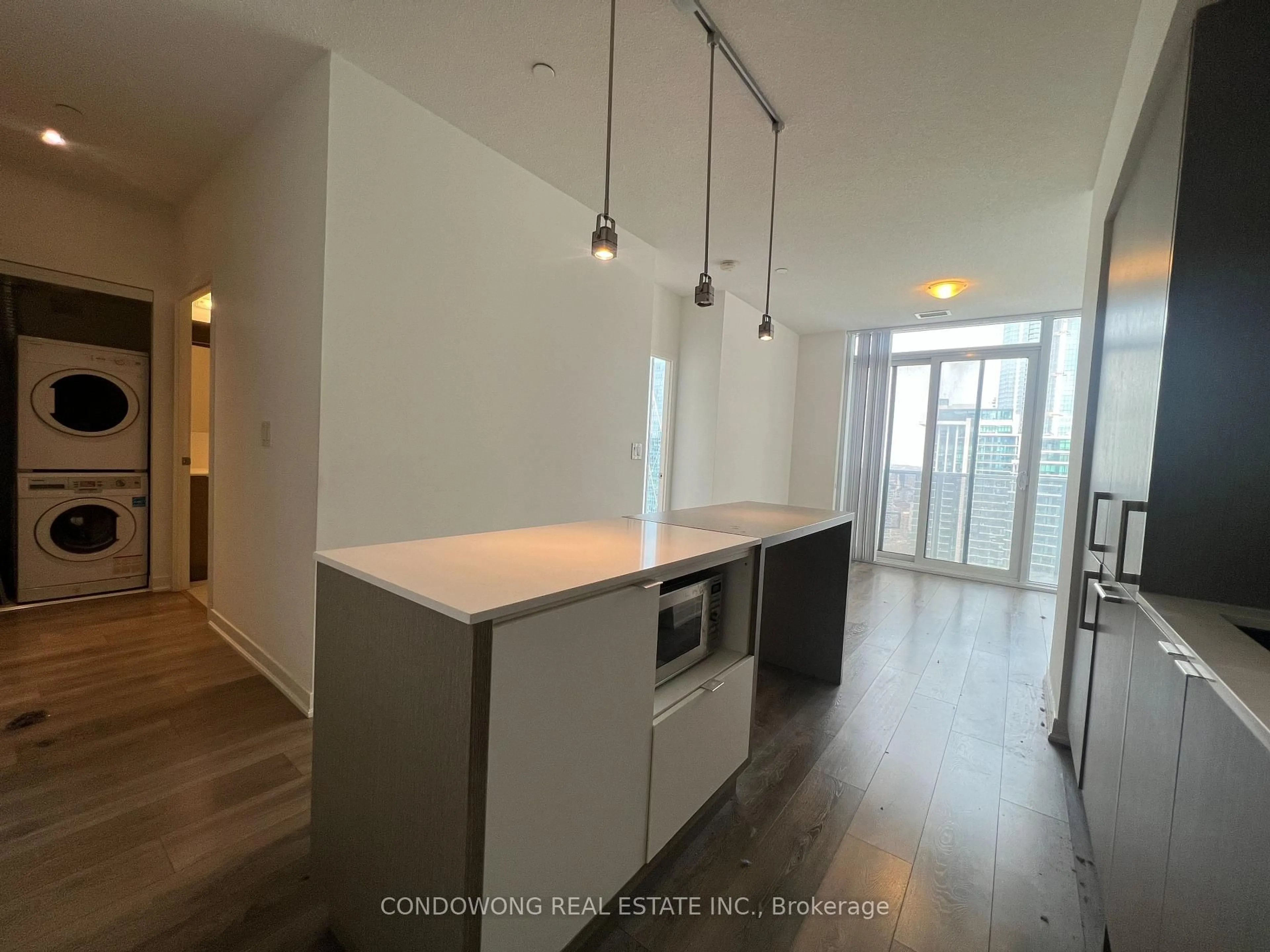 Open concept kitchen, unknown for 100 Harbour St #4905, Toronto Ontario M5J 0B5